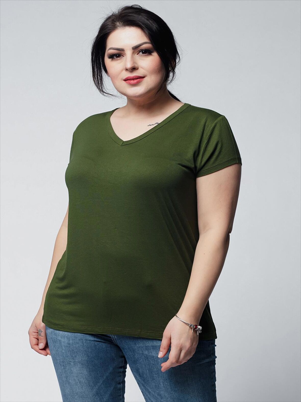 Kadın Büyük Beden V Yaka Basic Kısa Kollu Haki T-Shirt
