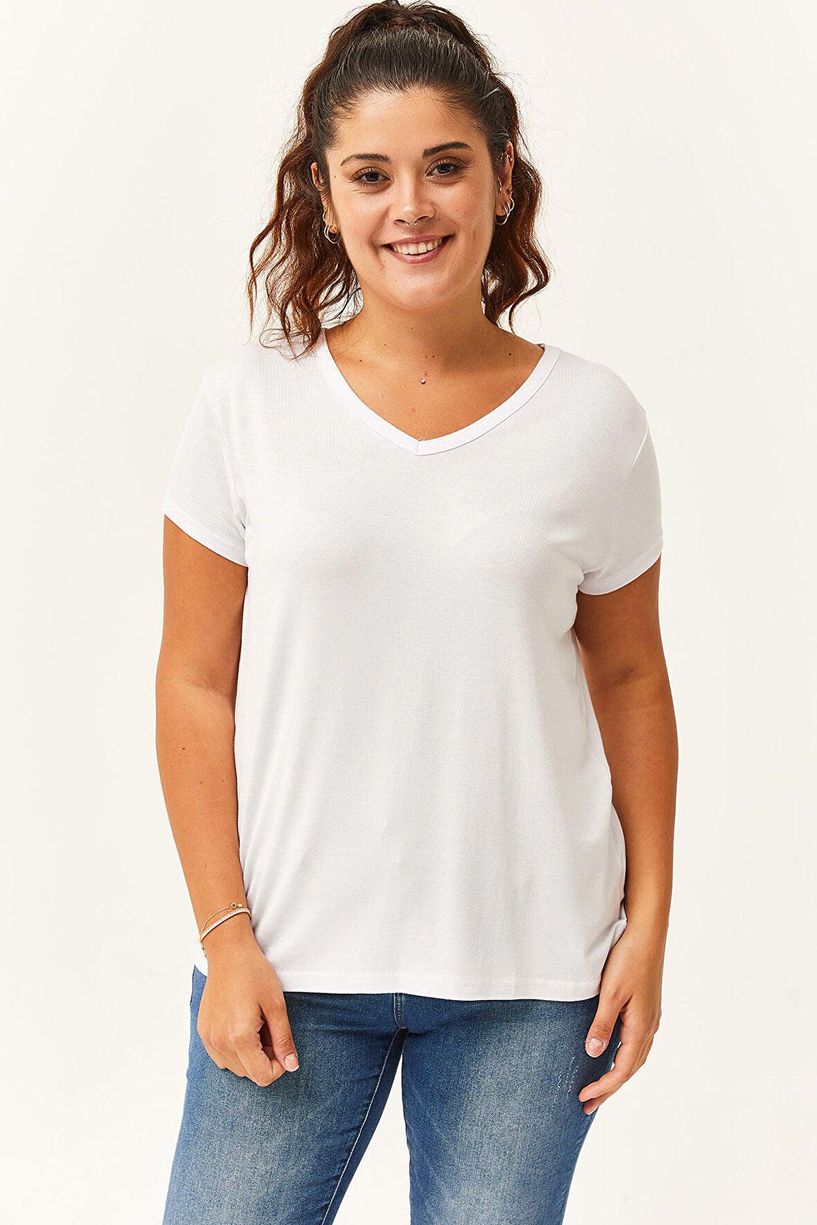Kadın Büyük Beden V Yaka Basic Kısa Kollu Beyaz T-Shirt