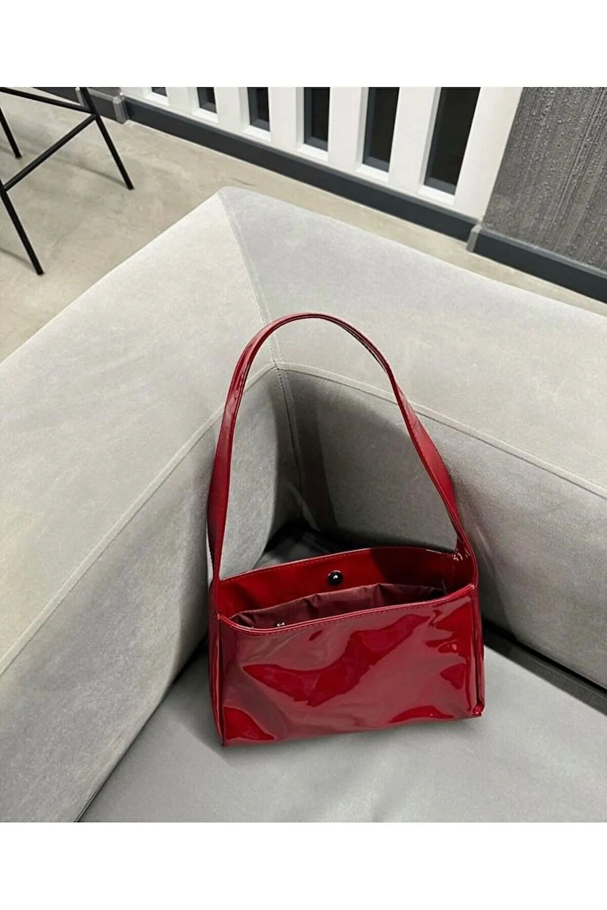 Mila Model Rugan Parlak Suni Deri Kadın Omuz Çantası