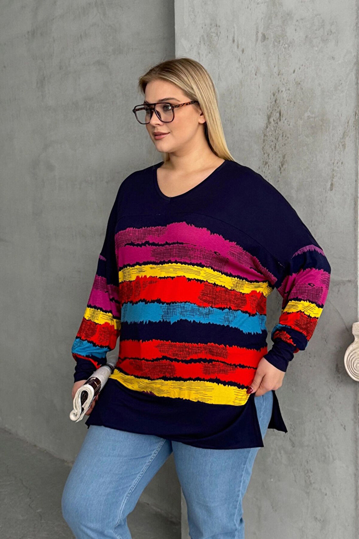 Büyük Beden V Yaka Çizgili Yanları Yırtmaçlı Uzun Kollu Bluz 303118