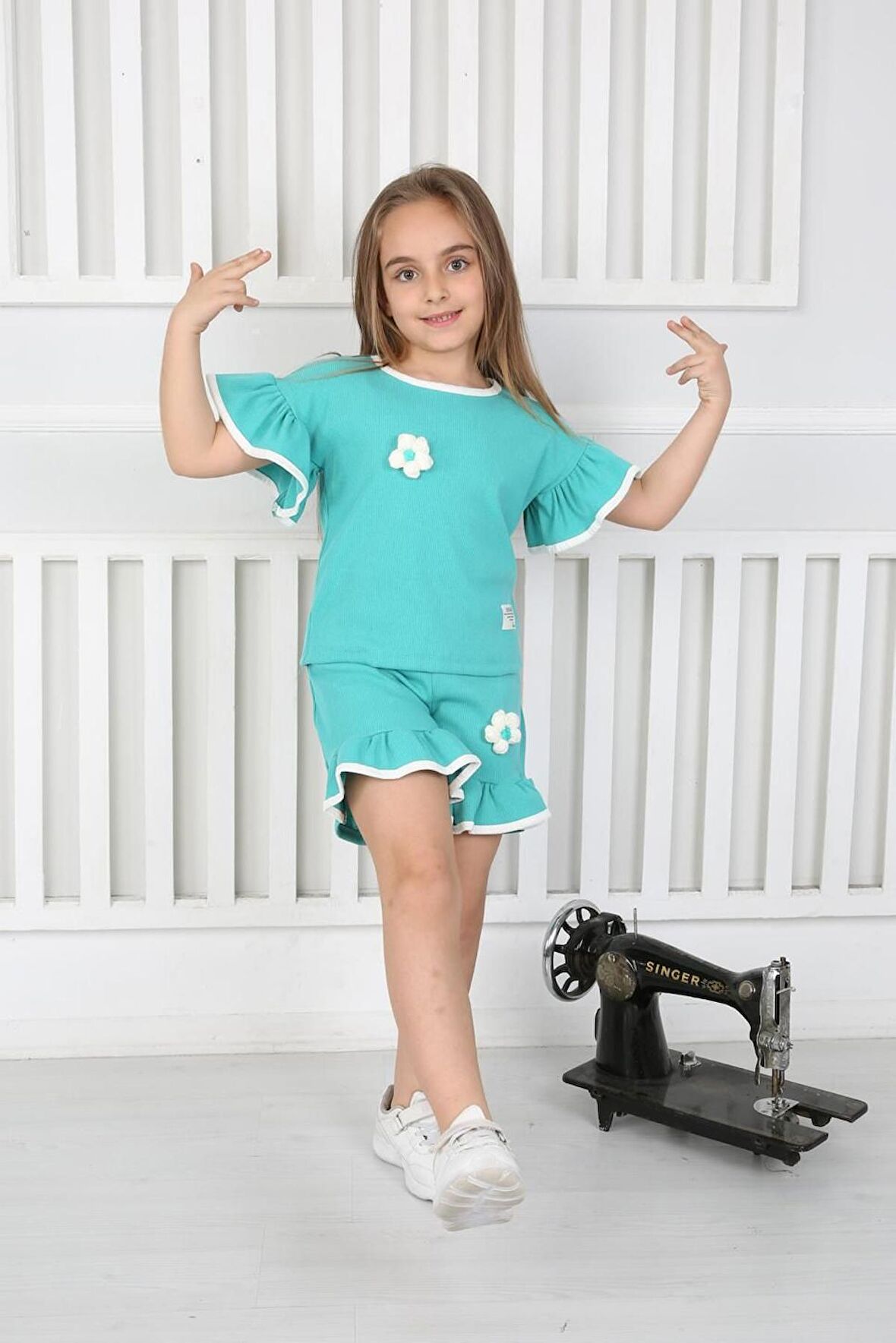 Çiçek Aksesuarlı Yazlık Şortlu Kız Çocuk Takım