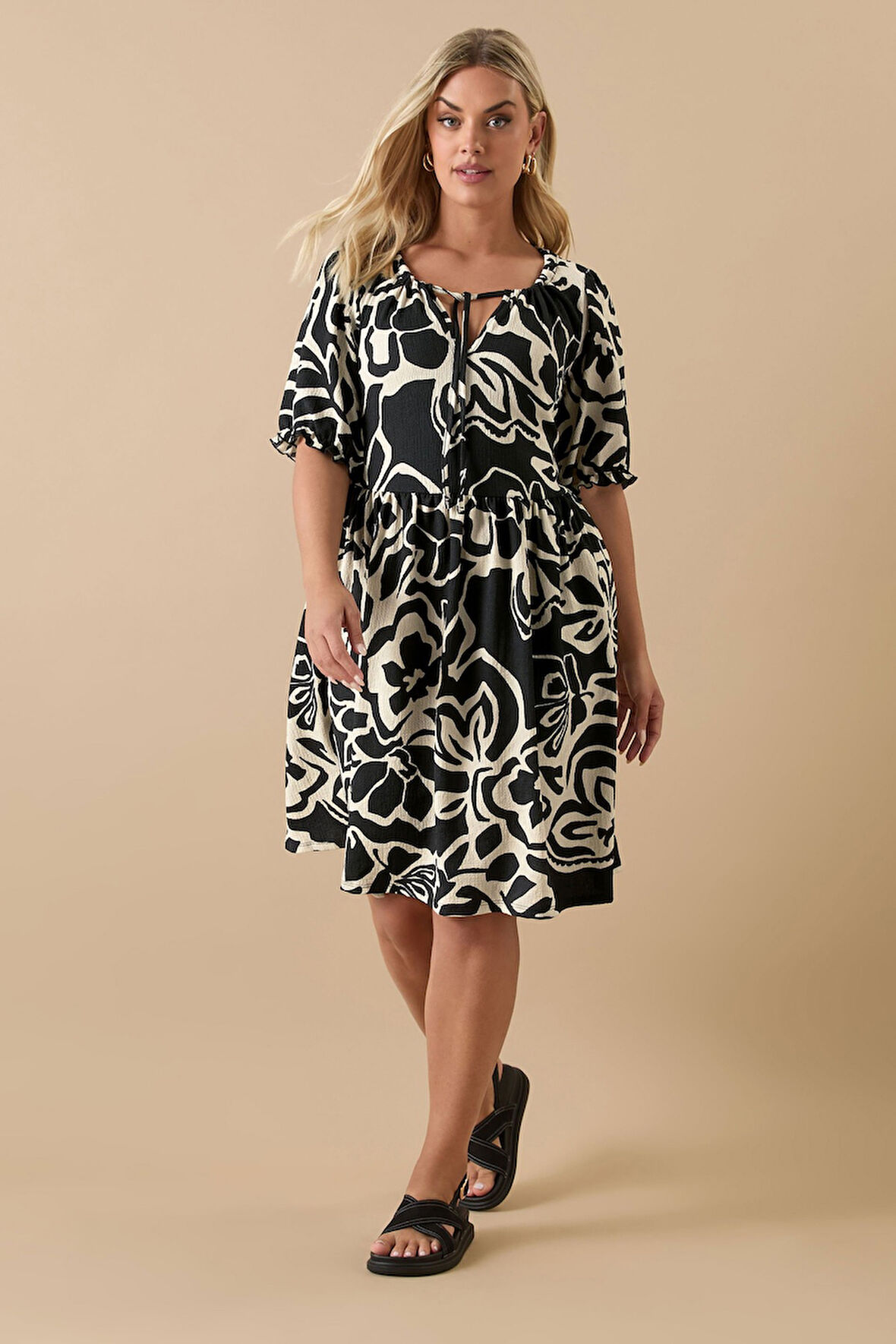 Büyük Beden Yakası Büzgülü Kısa Kollu Beli Lastikli Midi Elbise 304140