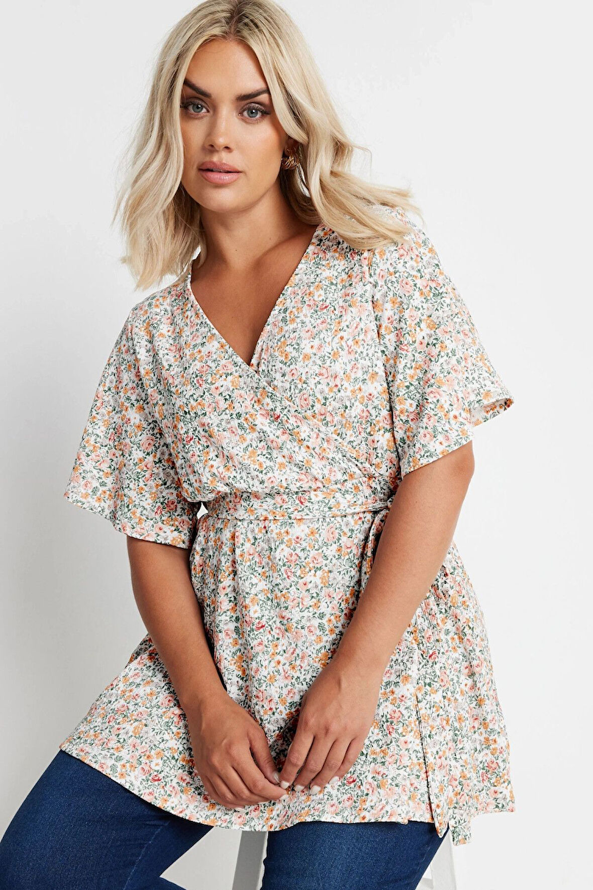 Büyük Beden Kısa Kollu V Yaka Önü Kuşaklı Desenli Eteği Bollaşan Bluz 321935