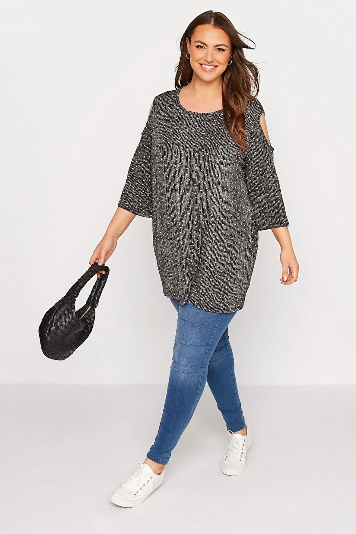 Büyük Beden Açık Omuz Detaylı Puantiyeli Yarım Kollu Bluz 300404