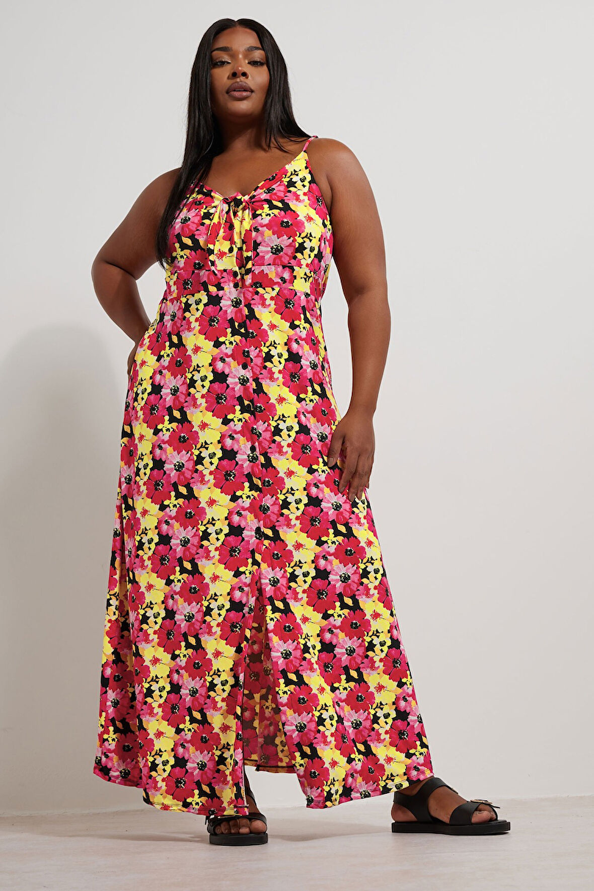 Büyük Beden Önü Büzgülü Askılı Çiçek Desenli Düğmeli Elbise 303481