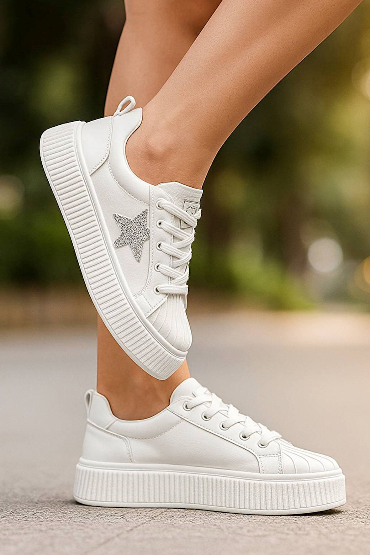 Günlük Kadın Sneaker Bağcıklı Yıldız Detaylı Yüksek Taban Simli Rahat Ayakkabı 7100