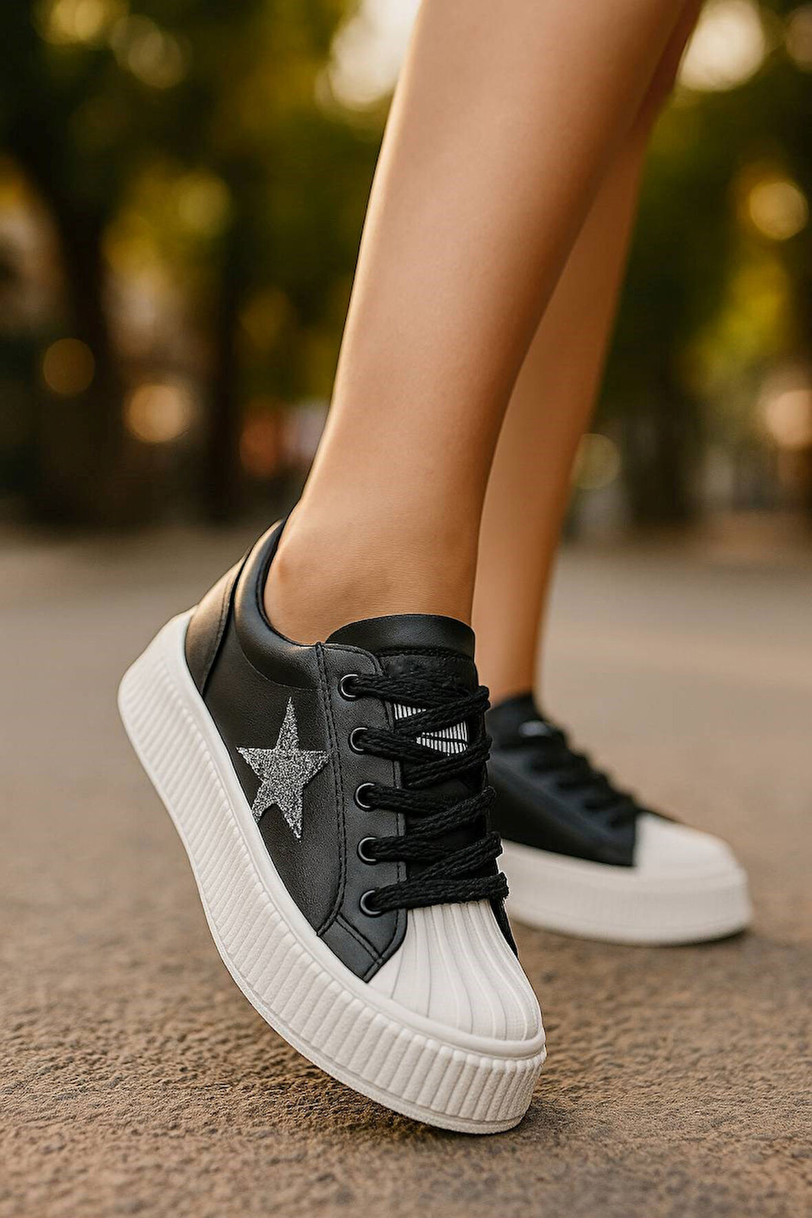 Günlük Kadın Sneaker Bağcıklı Yıldız Detaylı Yüksek Taban Simli Rahat Ayakkabı 7100