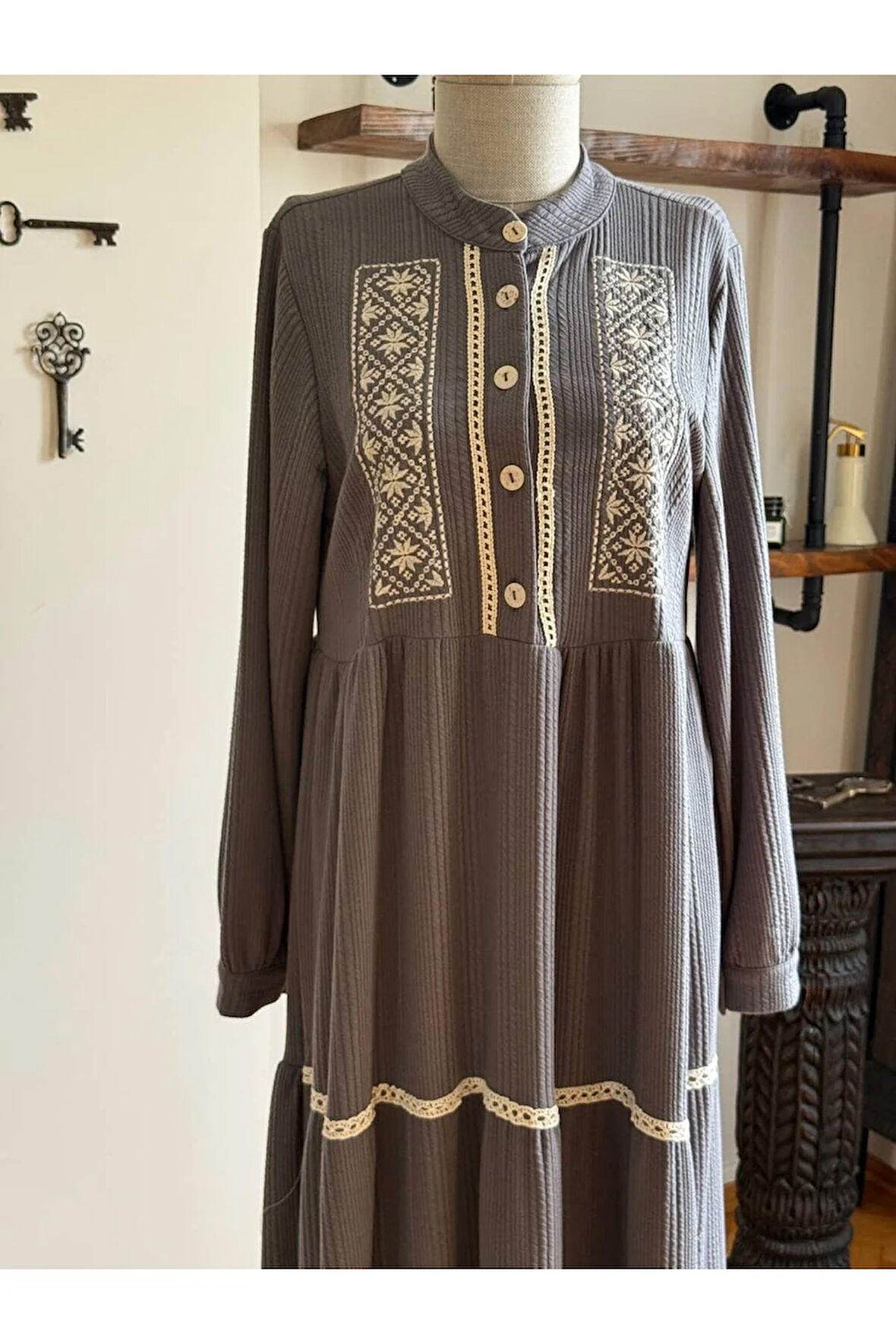 Yarım Pat Nakışlı ve Dantelli Örme Elbise 2407 NAVRA |