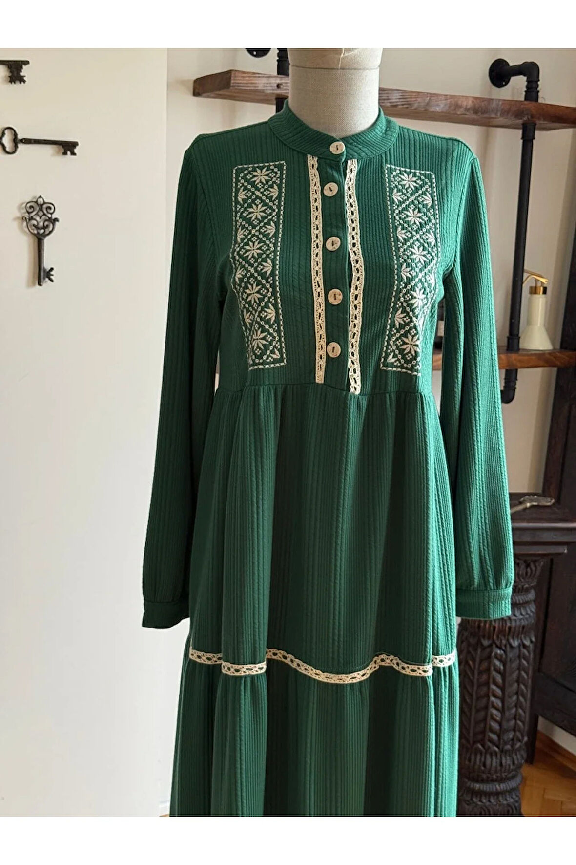 Yarım Pat Nakışlı ve Dantelli Örme Elbise 2407 NAVRA |