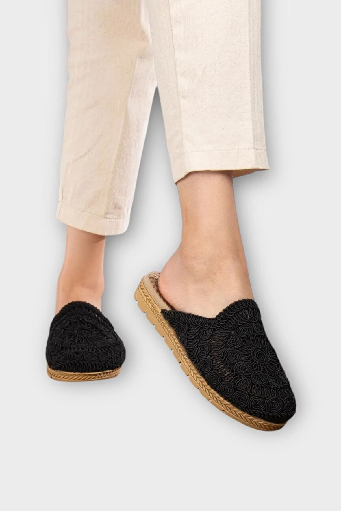 Kadın Hasır Örgü İşlemeli Önü Kapalı Günlük Rahat Terlik SİYAH