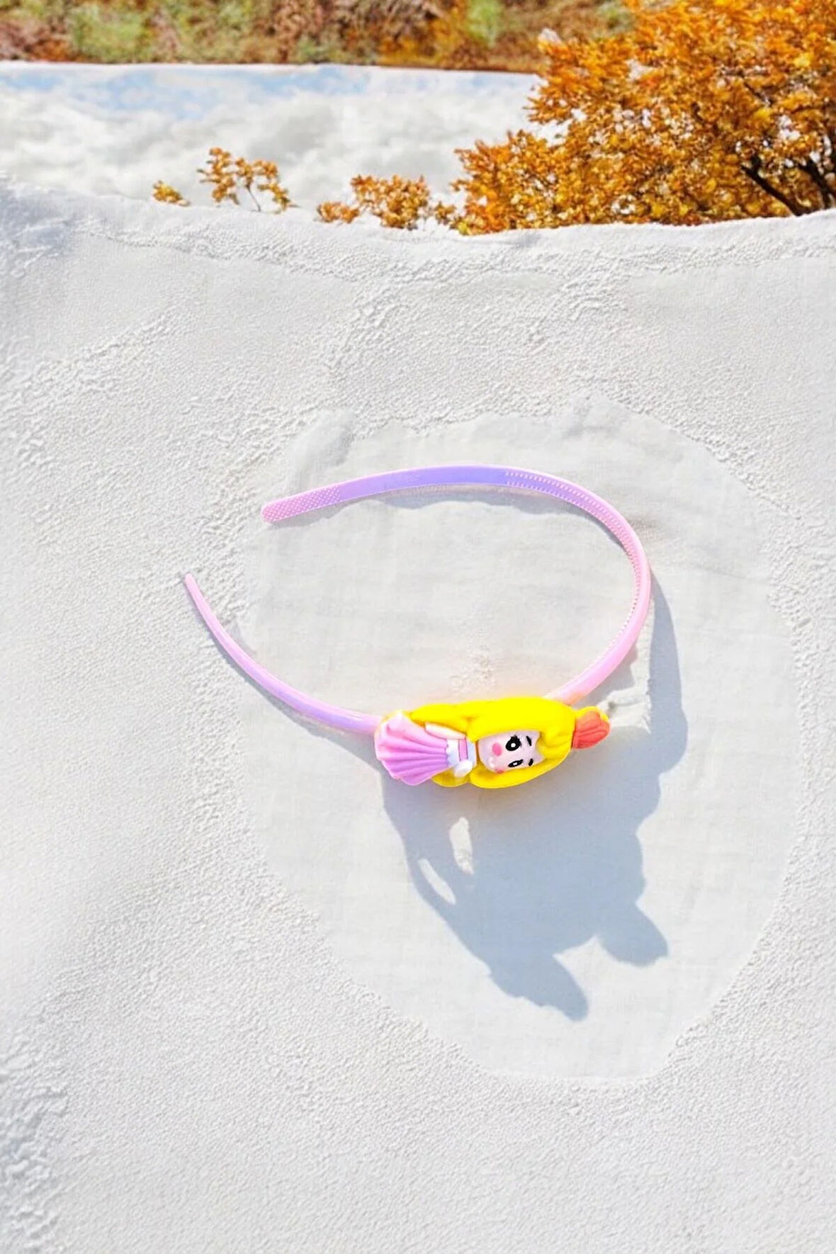 Çocuk Kız Figürlü Parlak Renklerde Taç