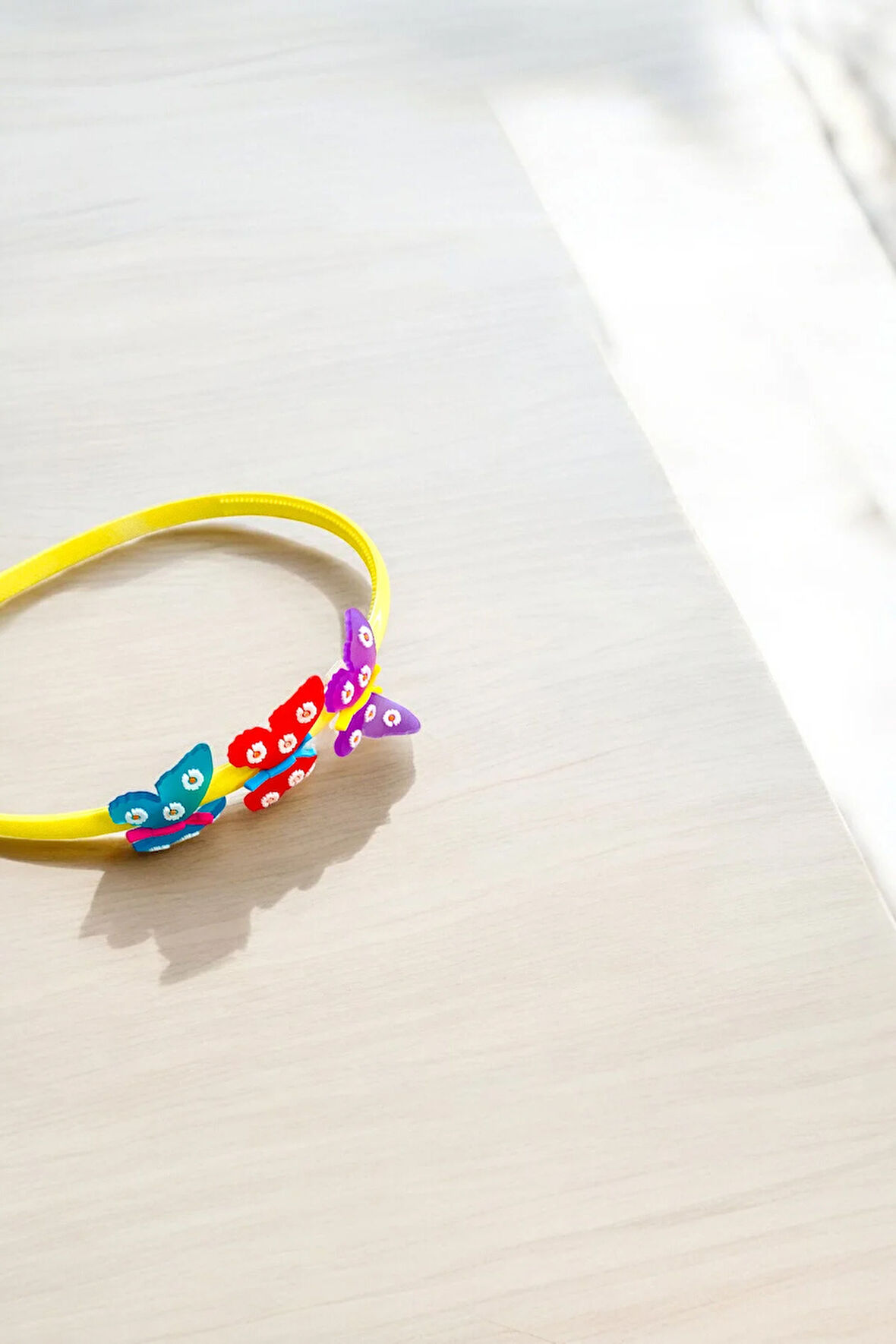 Çocuk Kelebek Figürlü Parlak Renklerde Taç