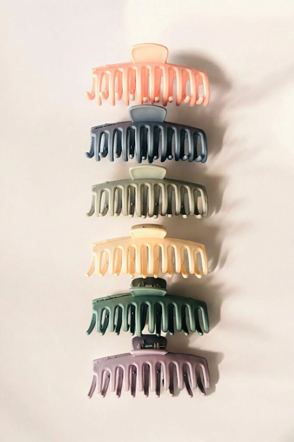 11 cm Büyük Boy Tırpan Model Renkli Kadın Saç Tokası | 6’lı Set – Güçlü Tutuculuk – Mat Yüzey