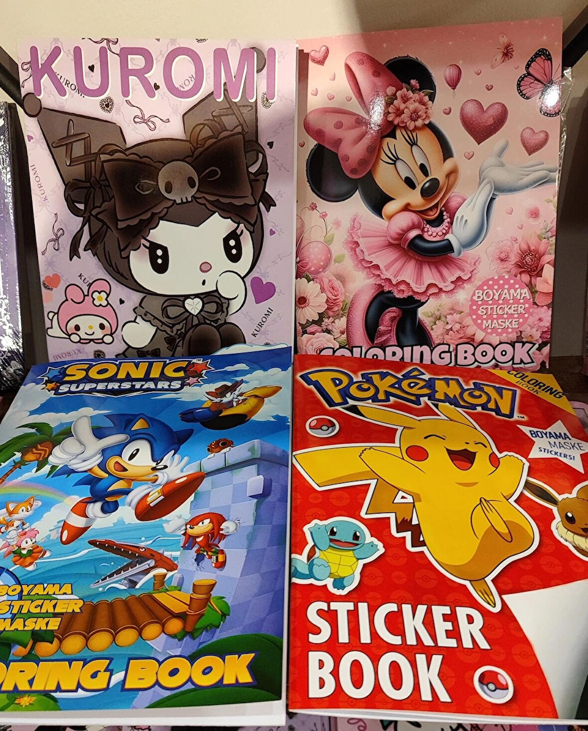 4 adet stickerli boyama kitabı (Minnie,kuromi,pocemon,sonic figürlü)