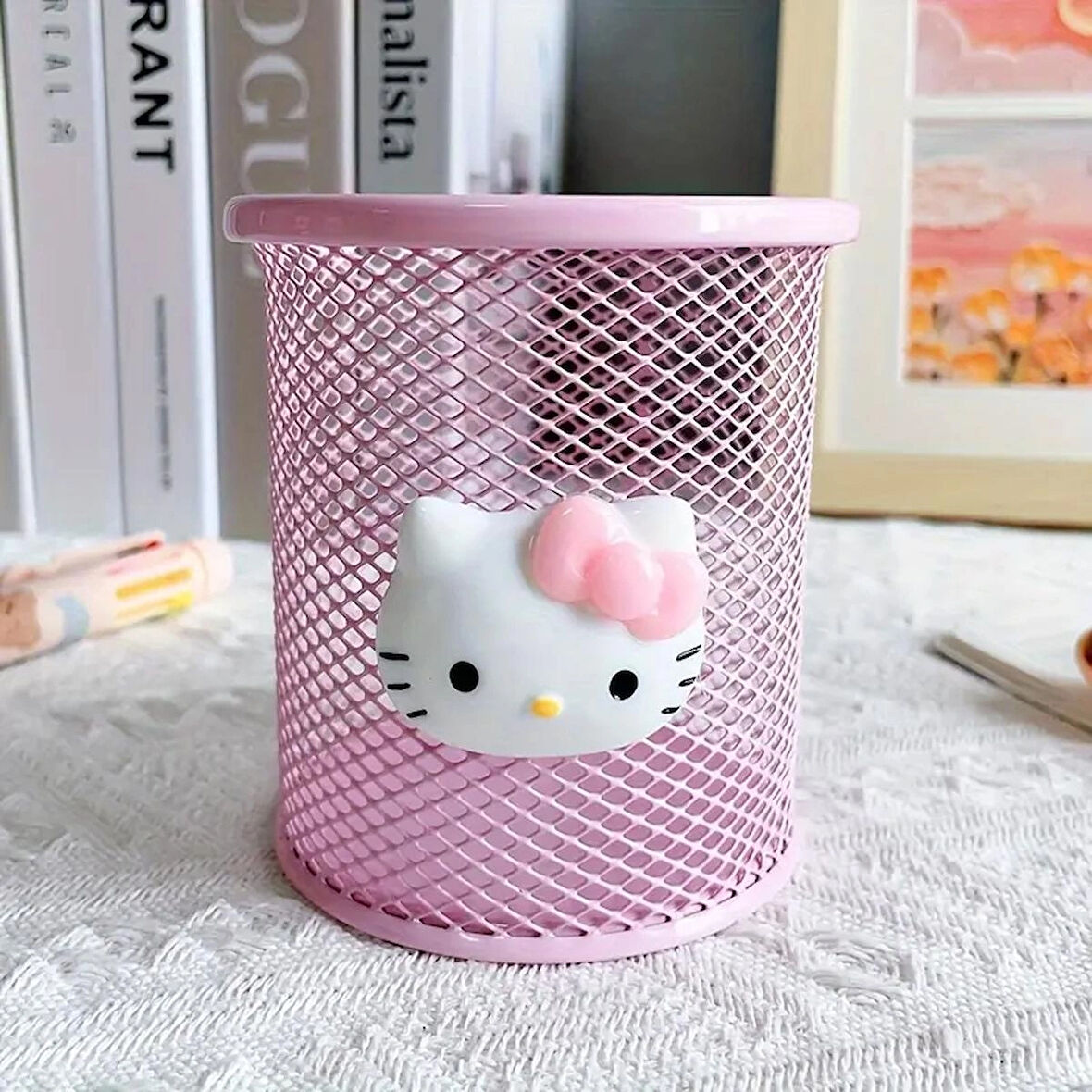 Hello kitty figürlü masa üstü metal yuvarlak model kalemlik pembe