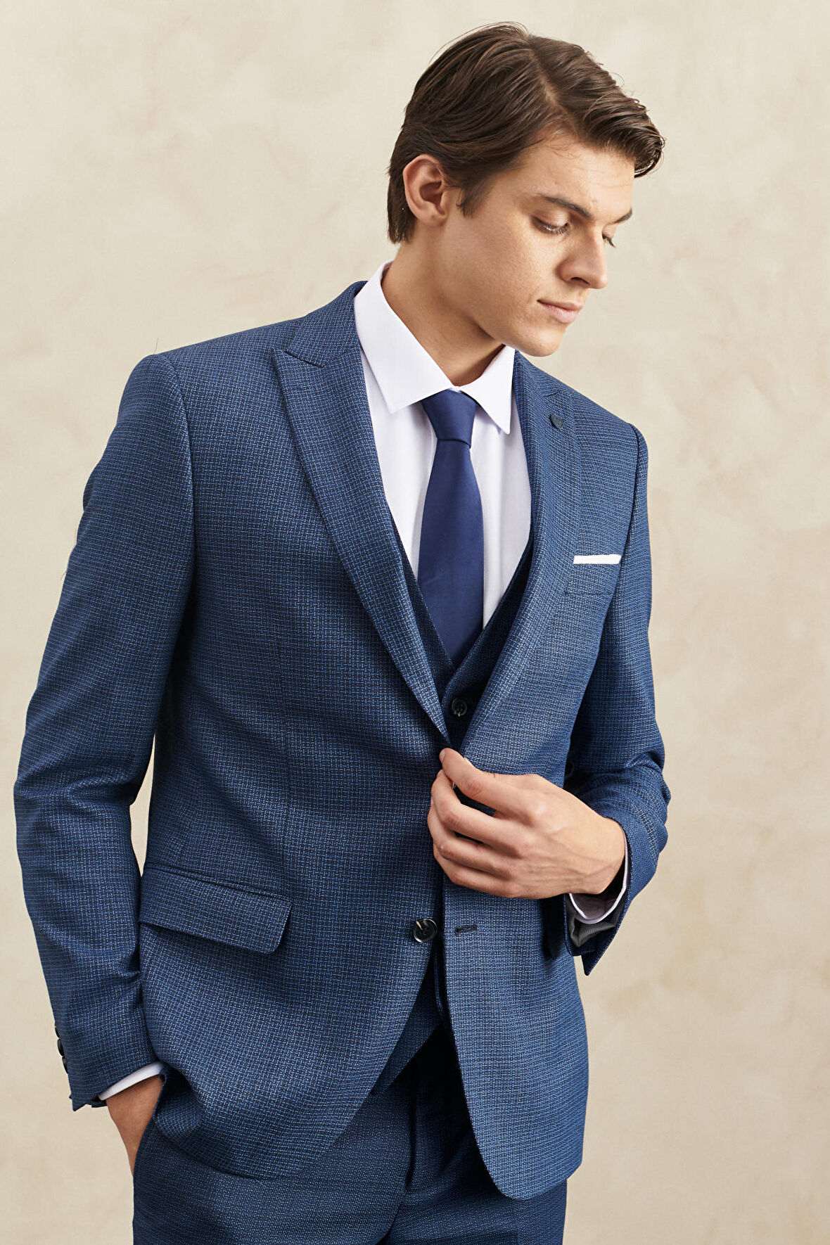Erkek Lacivert Slim Fit Dar Kesim Kırlangıç Yaka Armürlü Yelekli Klasik Takım Elbise