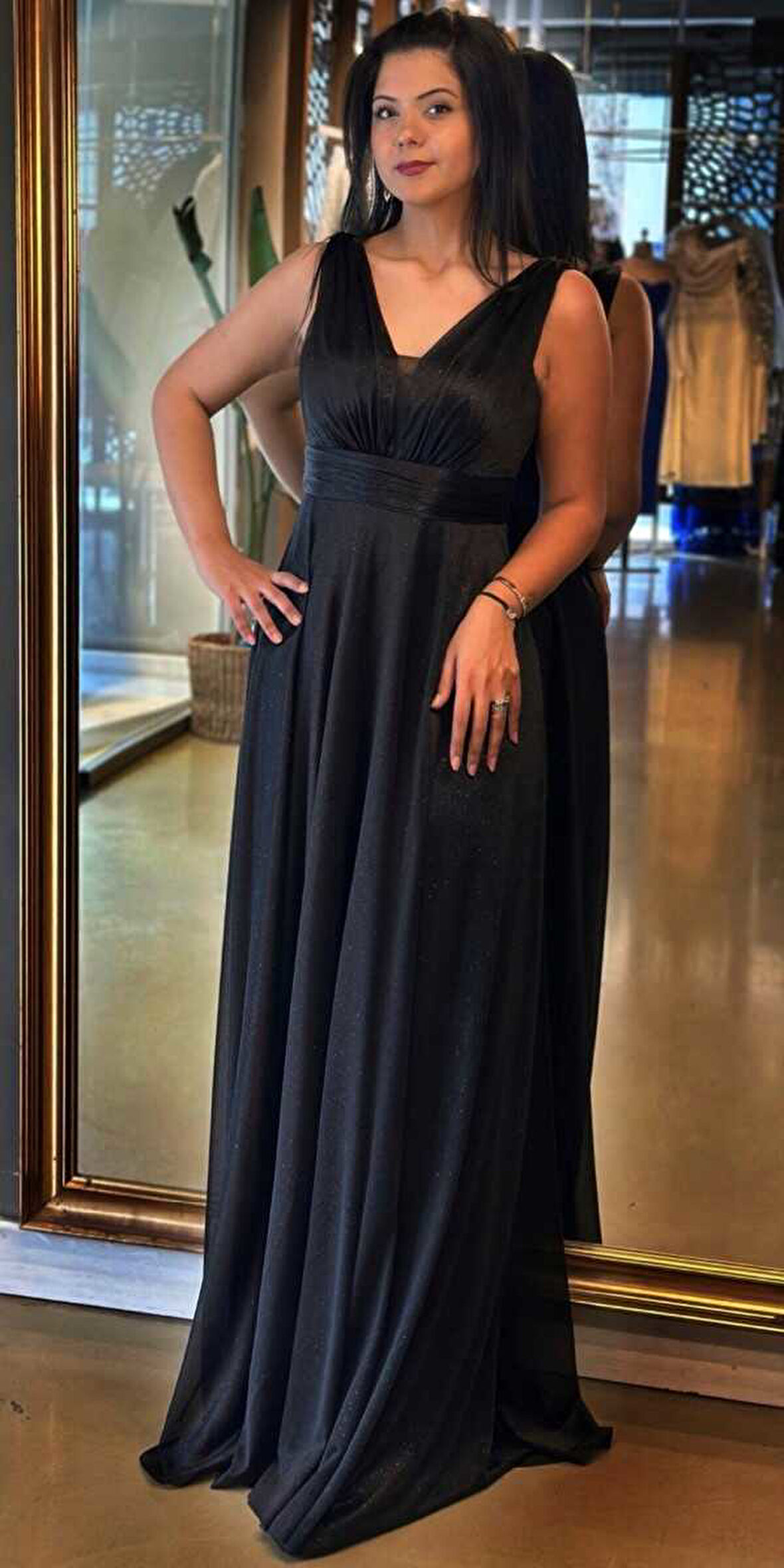 Siyah Kalın Askı Yırtmaçlı Kloş Etekli Simli Uzun Abiye Elbise 7205