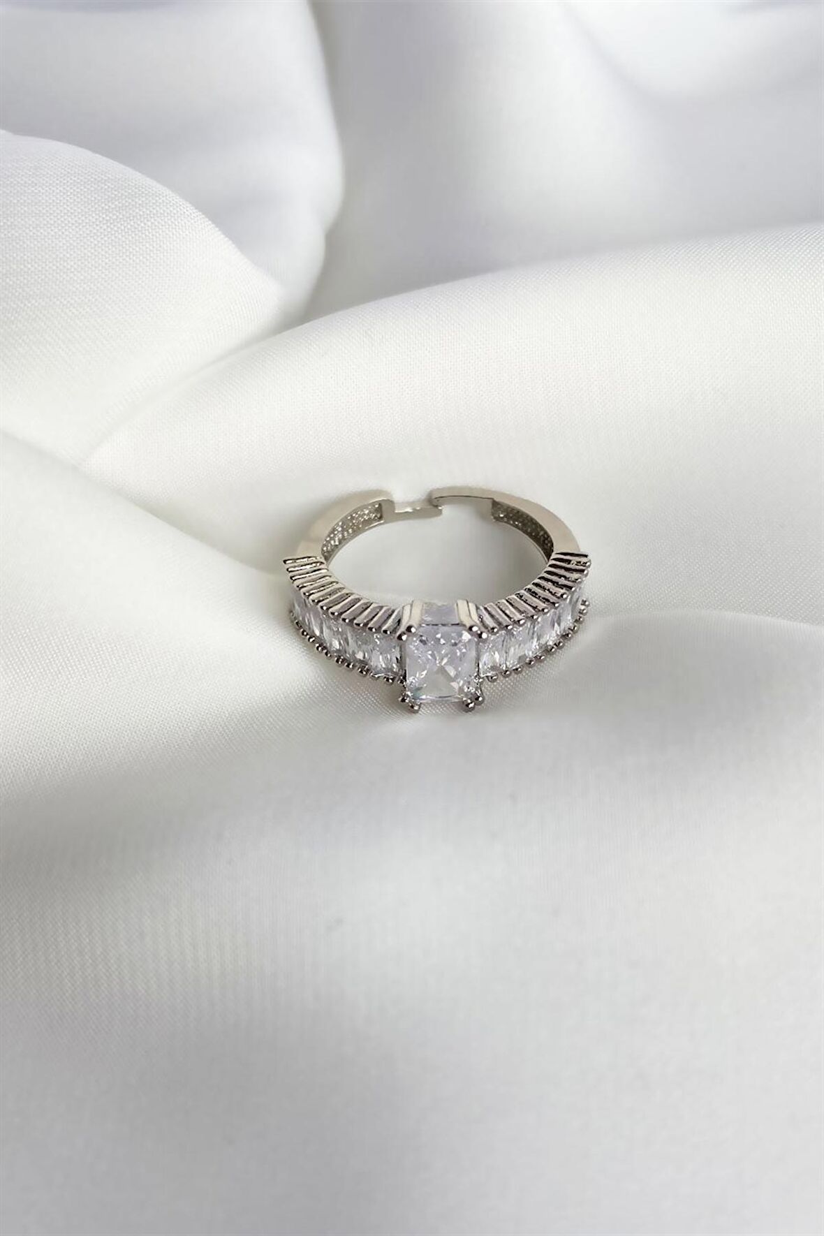 Gümüş Zirkon Taş Detay Yüzük