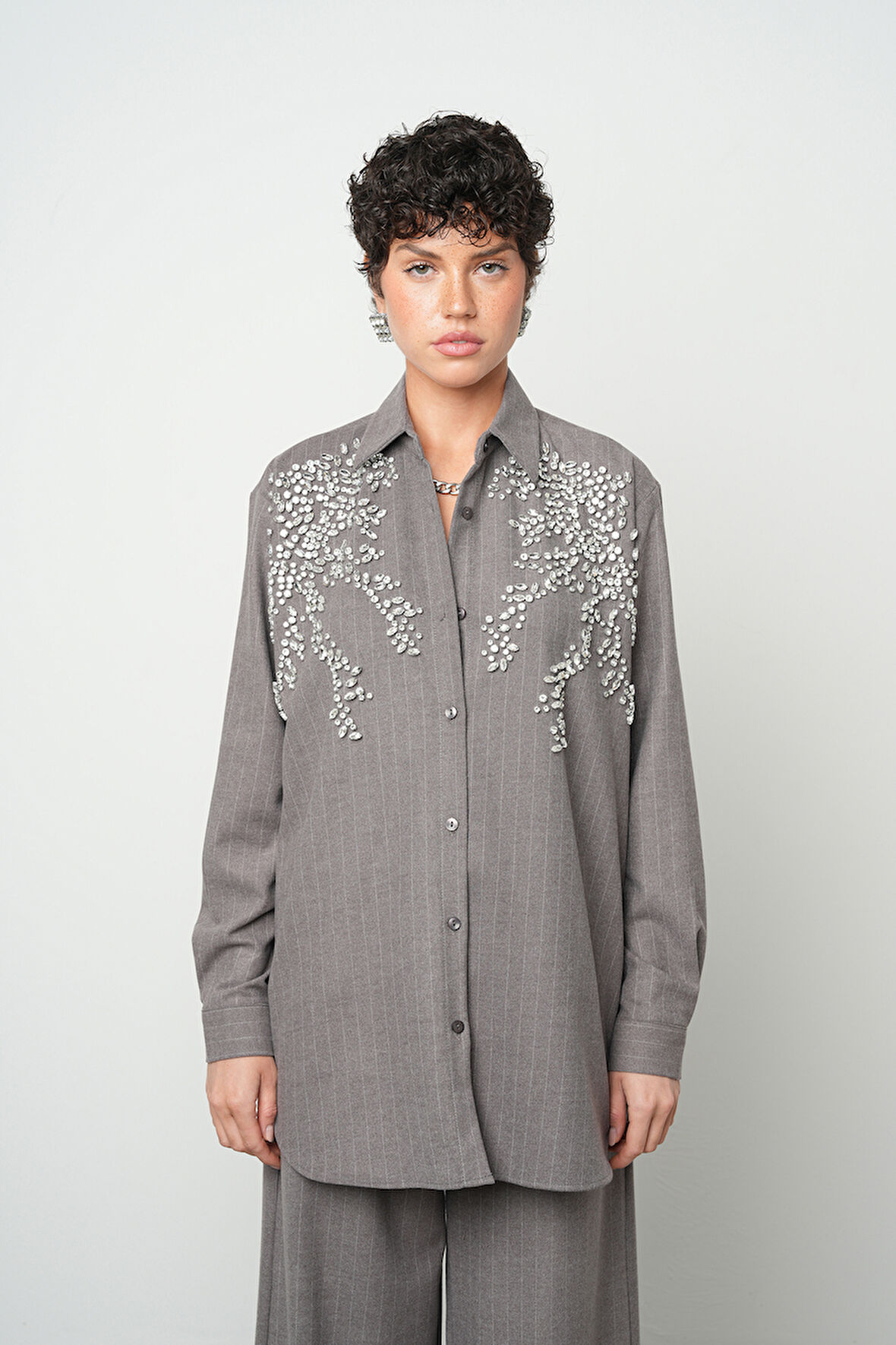 Kadın Önü Taş İşlemeli Çizgili Oversize Gömlek