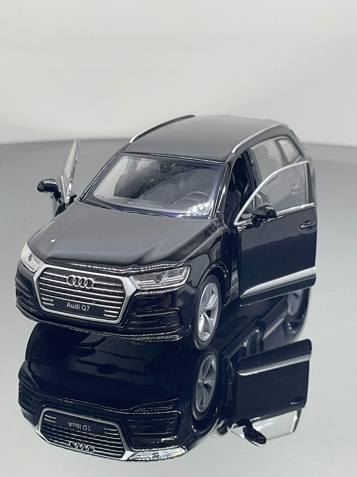 1.36 Ölçek Audi Q7 Metal Oyuncak Araba