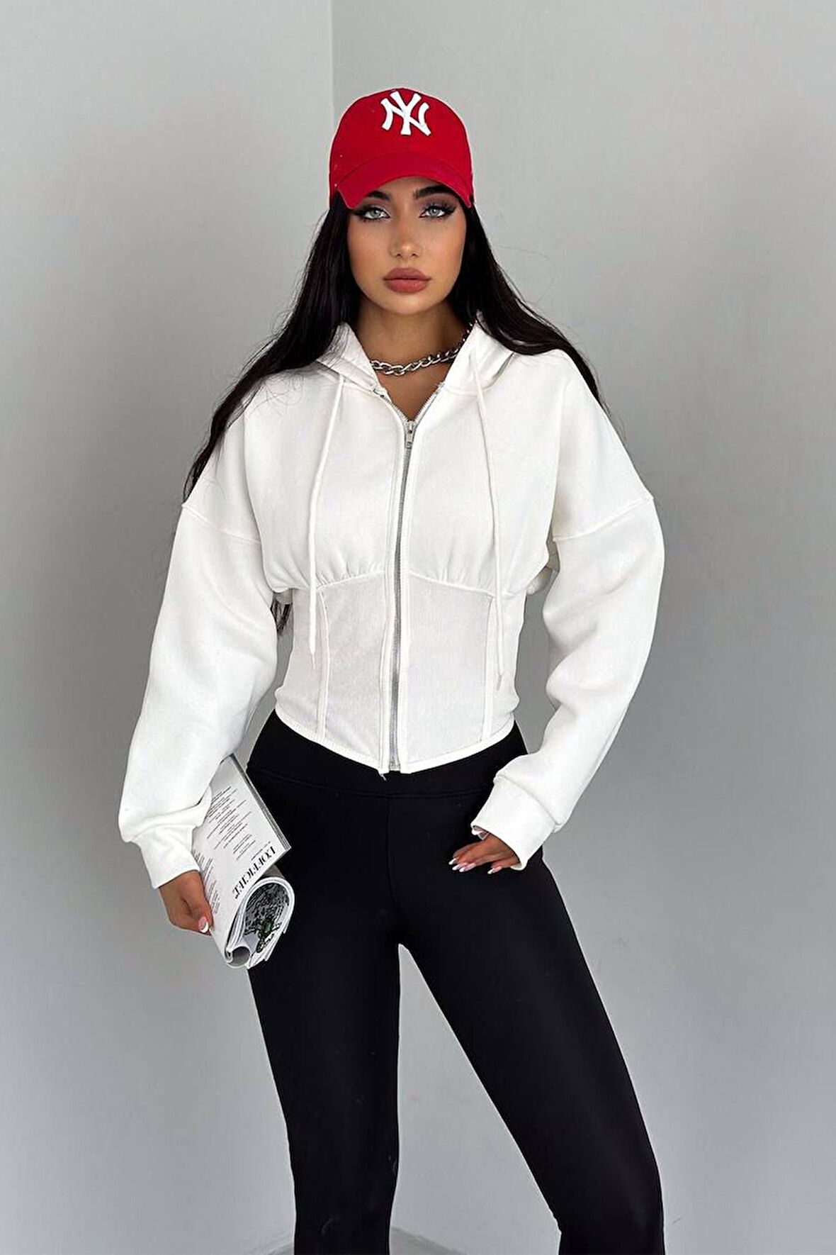 Kadın Siyah Fermuarlı Hoodie – Minimal Sokak Ruhuyla