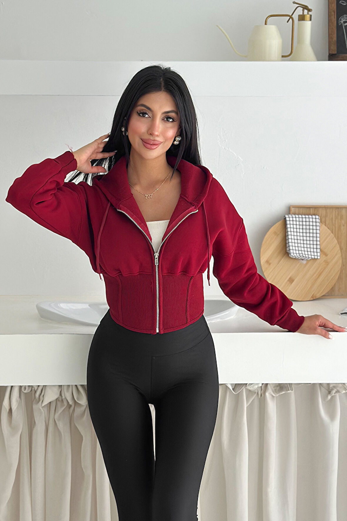 Kadın Siyah Fermuarlı Hoodie – Minimal Sokak Ruhuyla