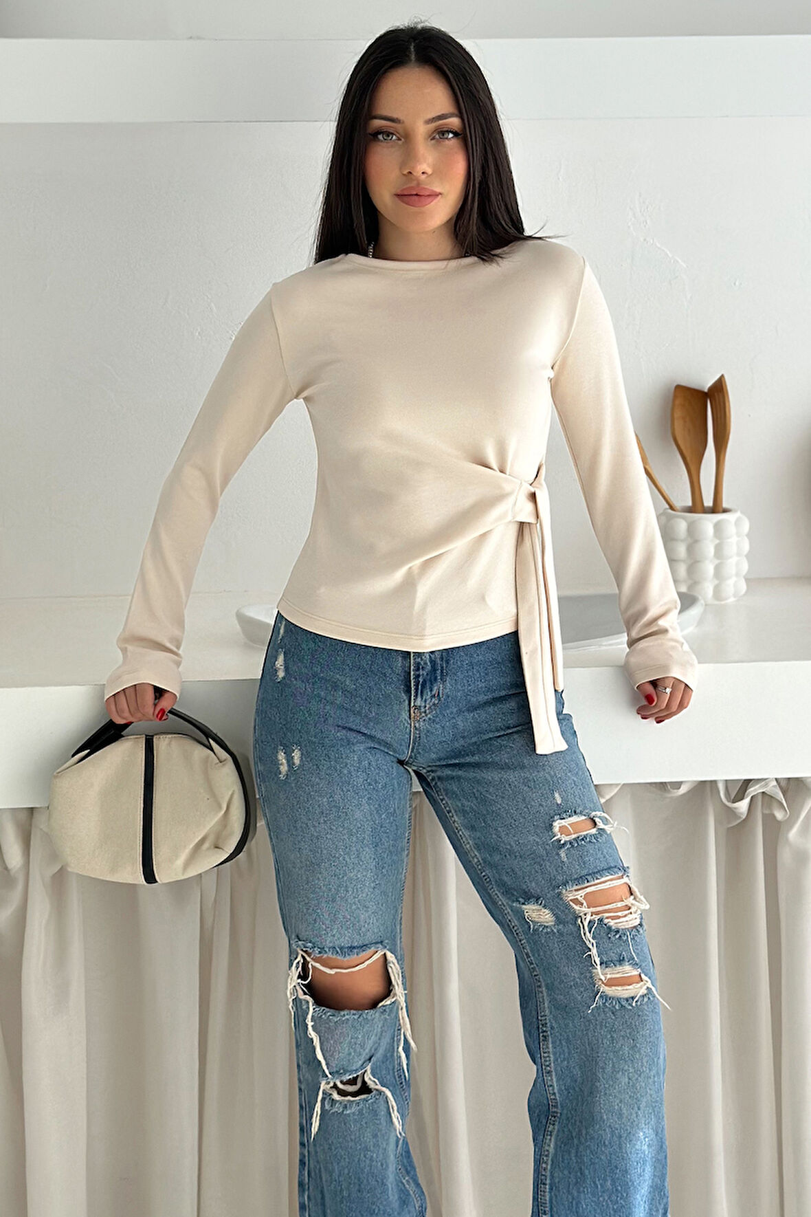 Kadın Belden Bağlamalı Uzun Kollu Bluz – Minimal & Şehirli Stil