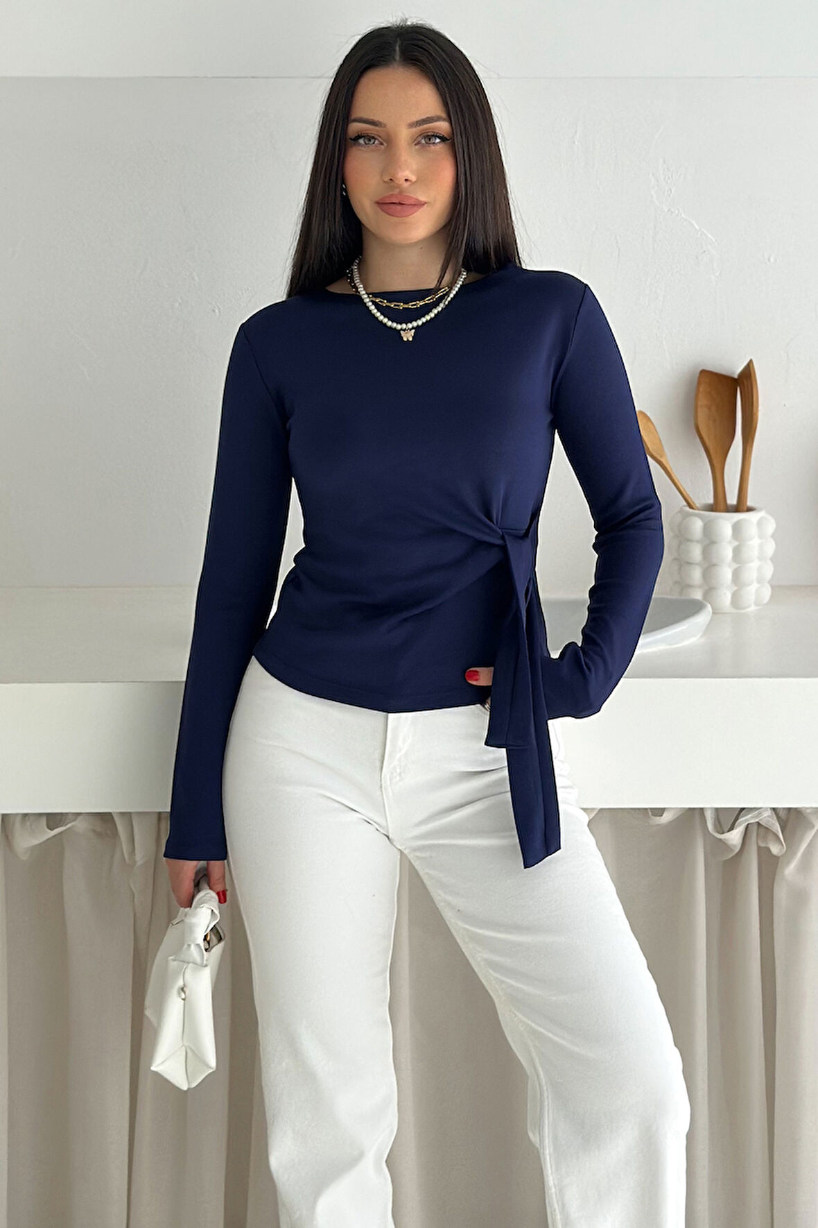 Kadın Belden Bağlamalı Uzun Kollu Bluz – Minimal & Şehirli Stil