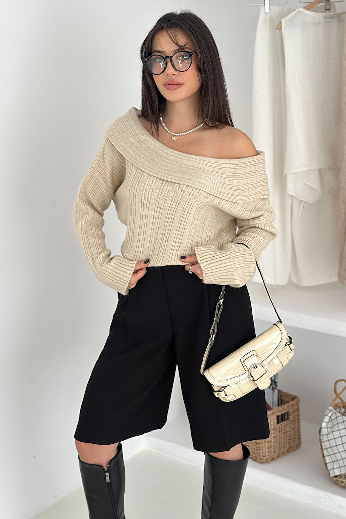 Kadın Kırmızı Omuz Açık Triko – Cesur & Feminen Kış Stili