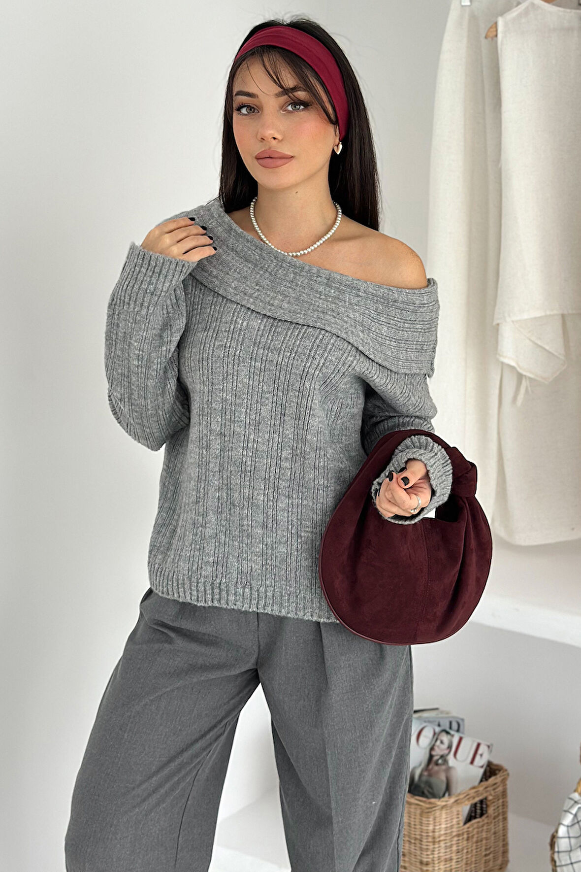 Kadın Kırmızı Omuz Açık Triko – Cesur & Feminen Kış Stili