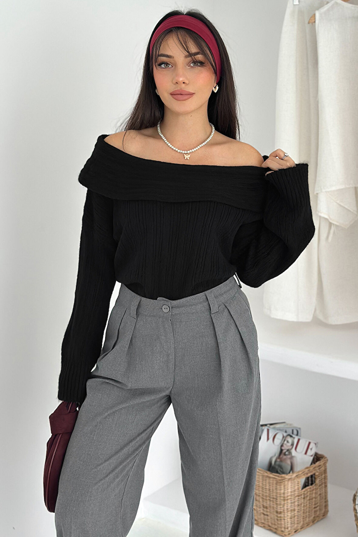 Kadın Kırmızı Omuz Açık Triko – Cesur & Feminen Kış Stili