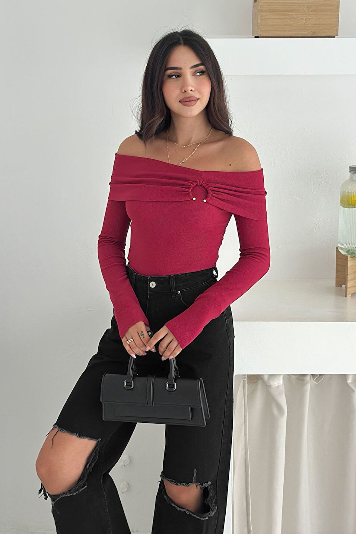 Kadın Madonna Yaka Halka Detaylı Bluz – Cesur & Şehirli Stil