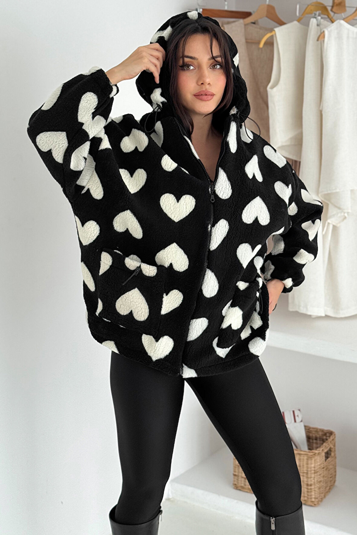 Kadın Oversize Kalp Desenli Polar Mont – Sıcak & İddialı Stil