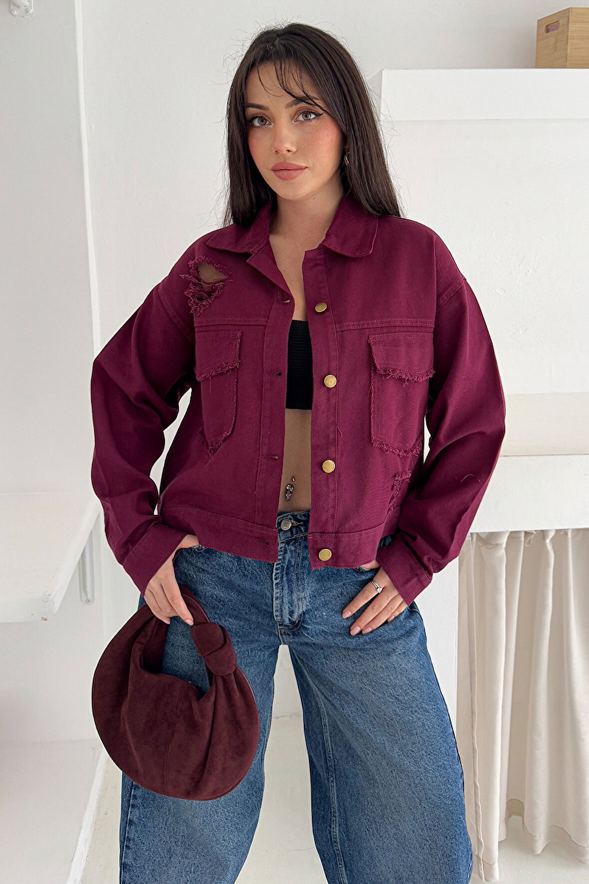 Kadın Yırtık Detaylı Crop Ceket – Dinamik & Sokak Stili