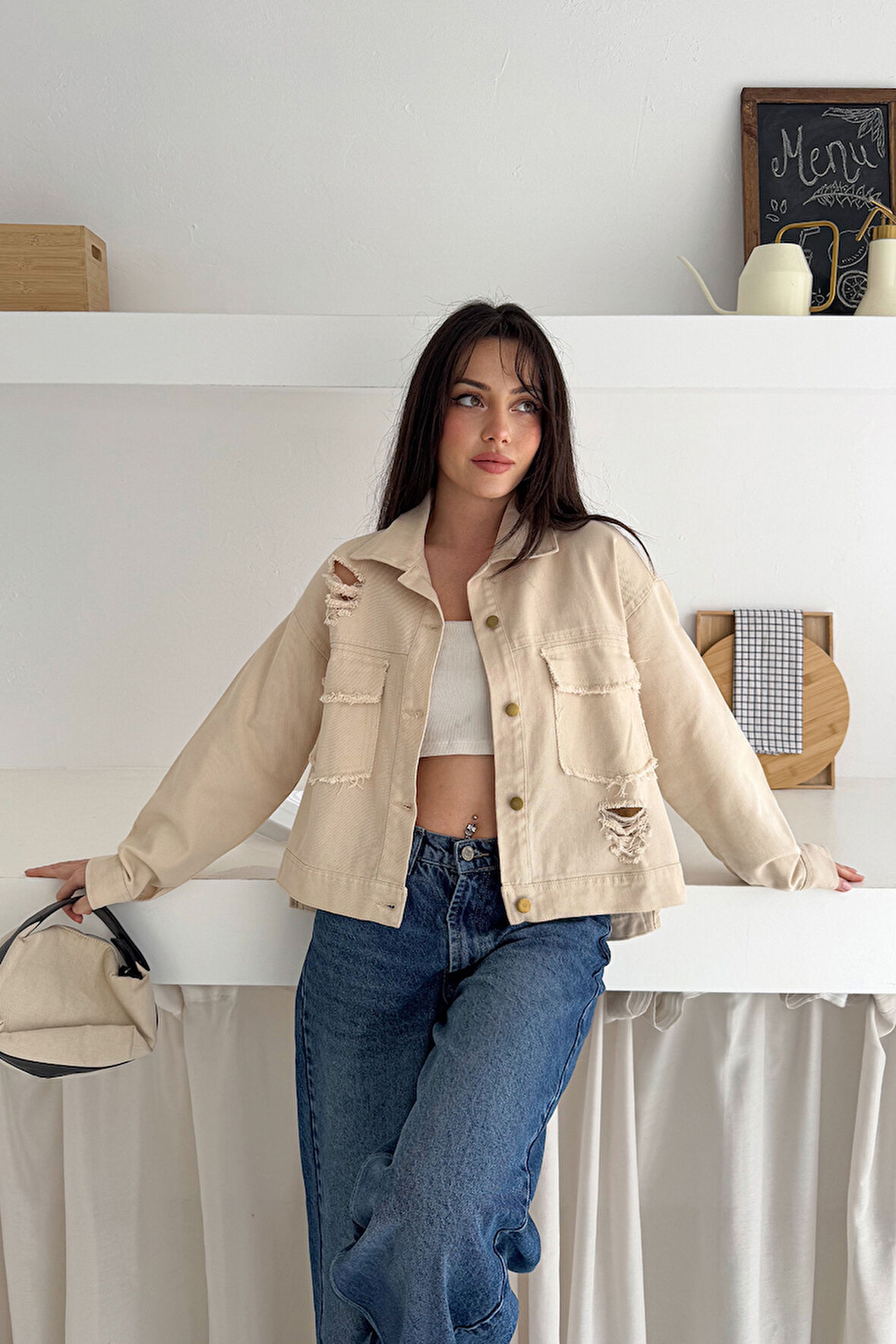 Kadın Yırtık Detaylı Crop Ceket – Dinamik & Sokak Stili