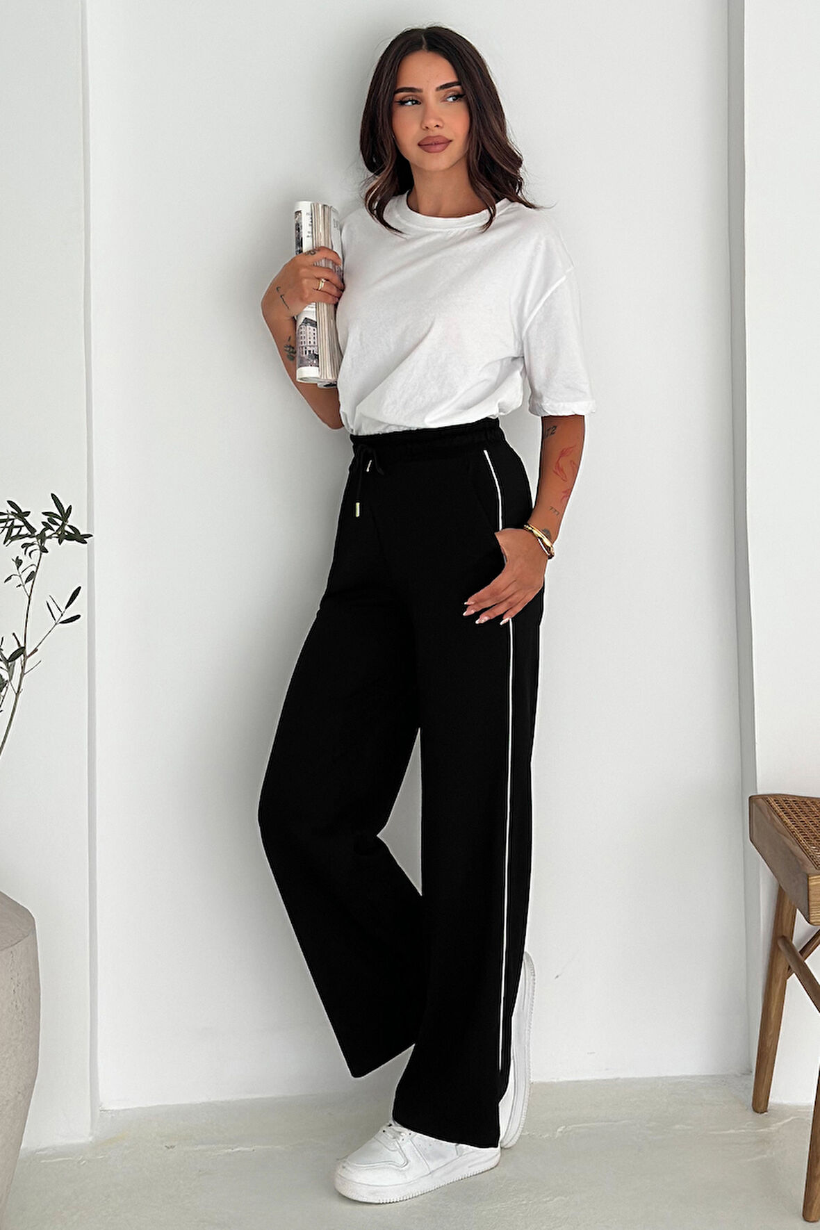 Kadın Lastikli Bel Bağcıklı Bol Paça Pantolon – Rahat & Minimal Stil