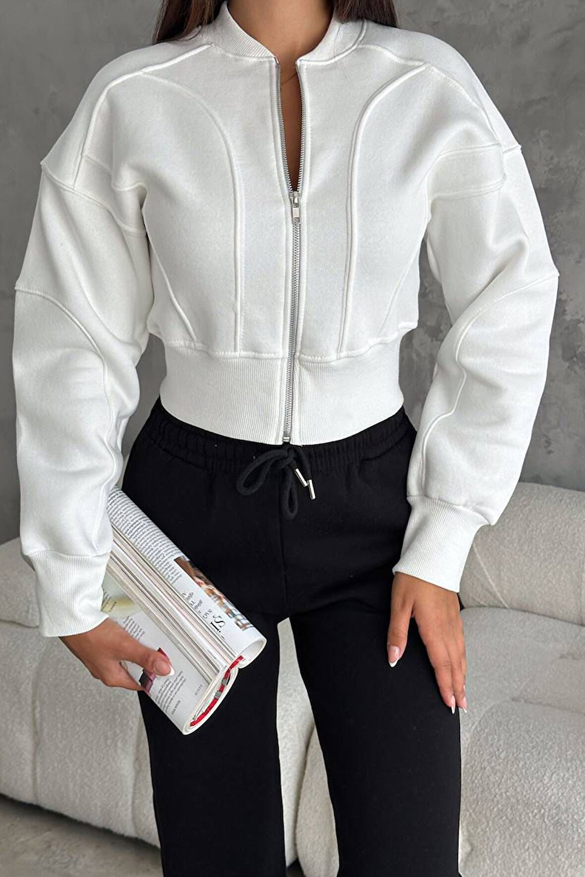Kadın Fermuarlı Fit Cropped Sweatshirt – Sportif & Şehirli Stil