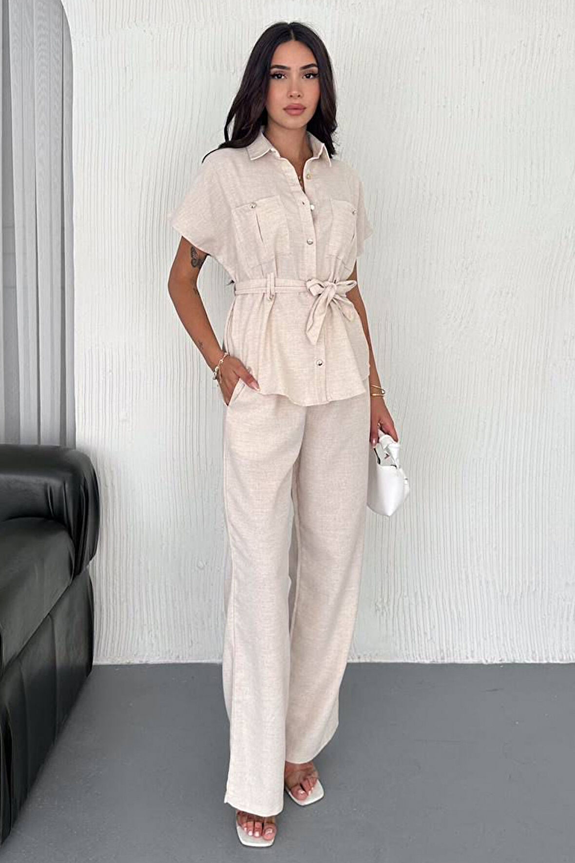 Kadın Kuşaklı Kısa Kollu Takım – Zamansız & Dingin Stil