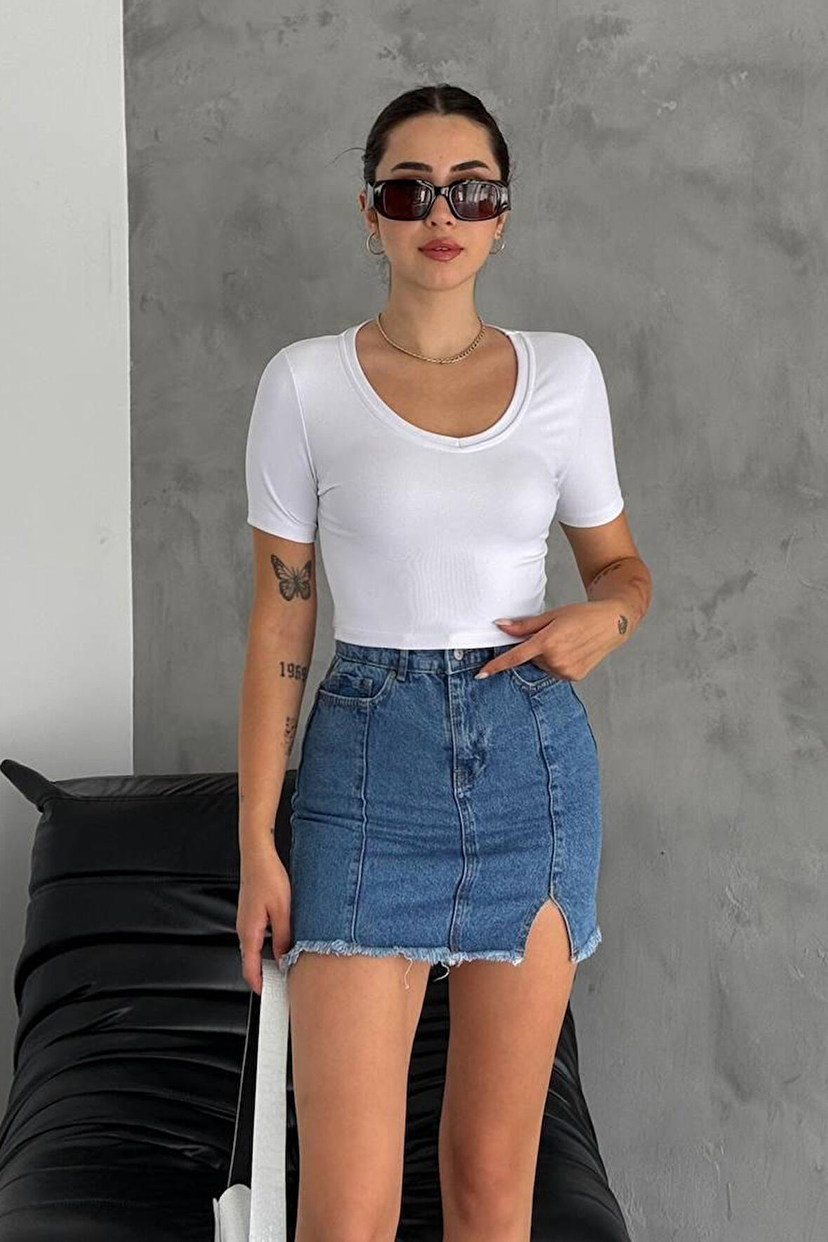 Kadın Geniş Yaka Fit Crop Body – Sade & Güçlü Stil
