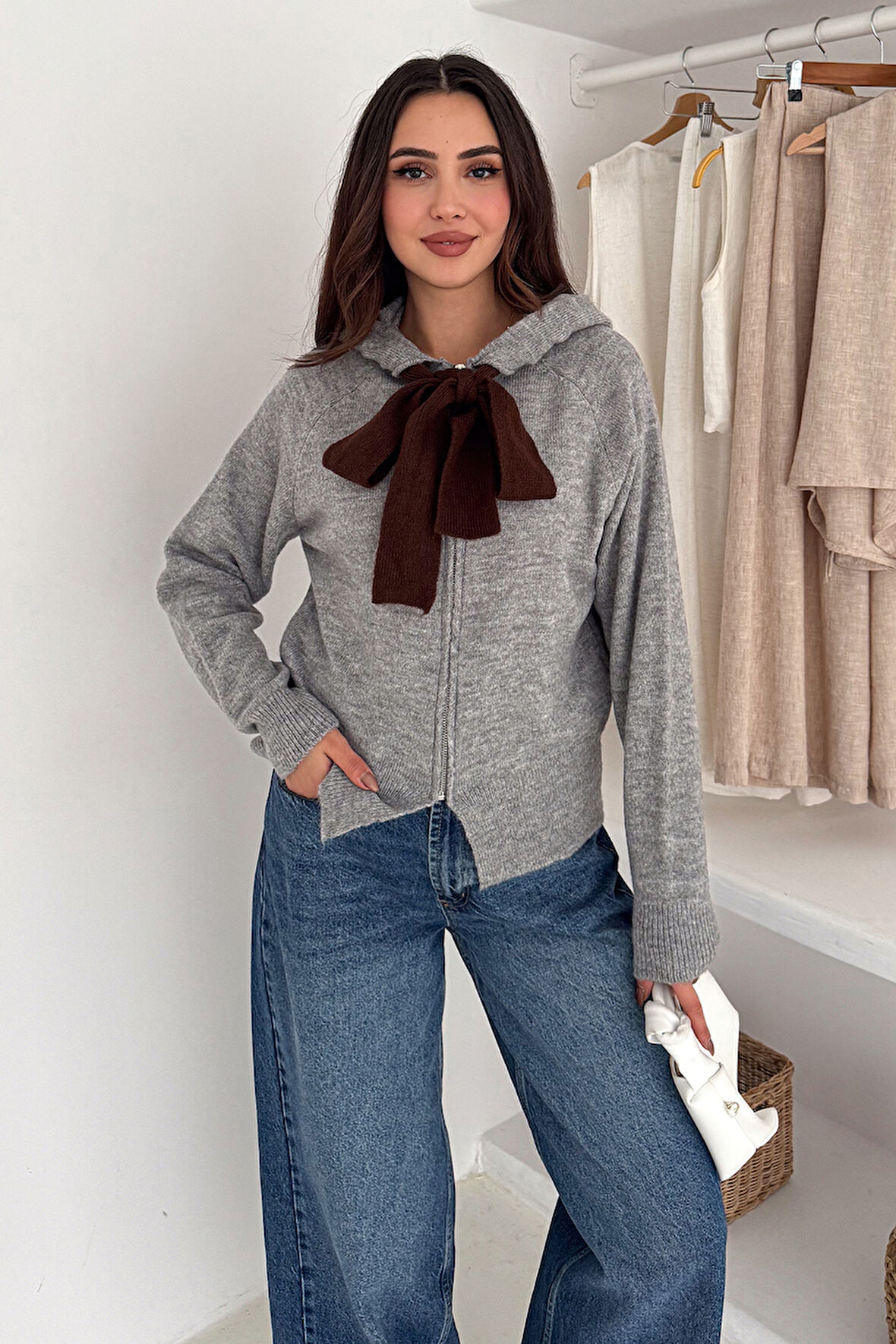 Kadın Fermuarlı Fiyonk Detaylı Triko Ceket – Pointed Hem Tasarım