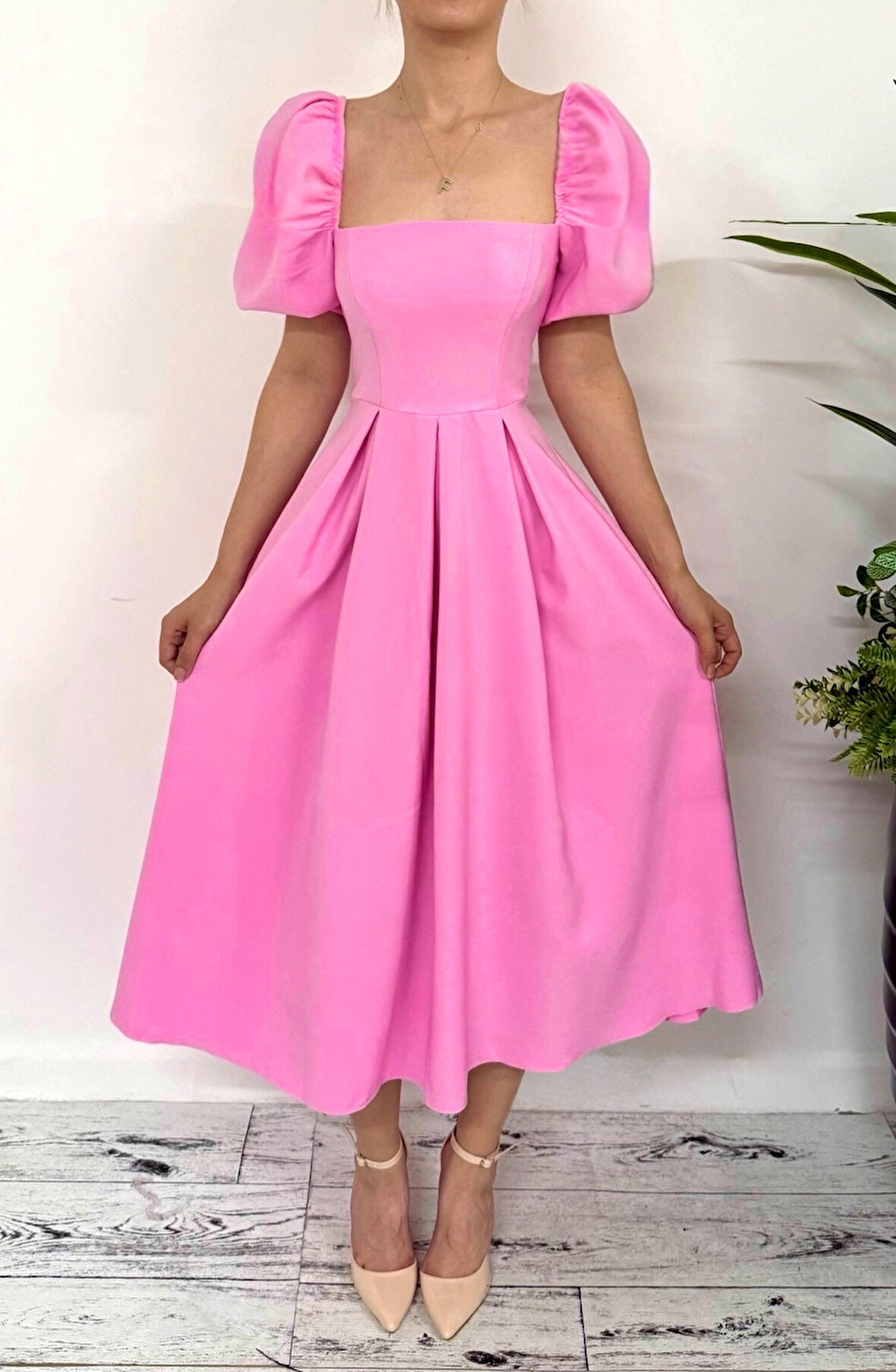 Yaka kenarı ve Kol Ağzı Lastikli Balon Kol Eteği Pileli Midi Elbise