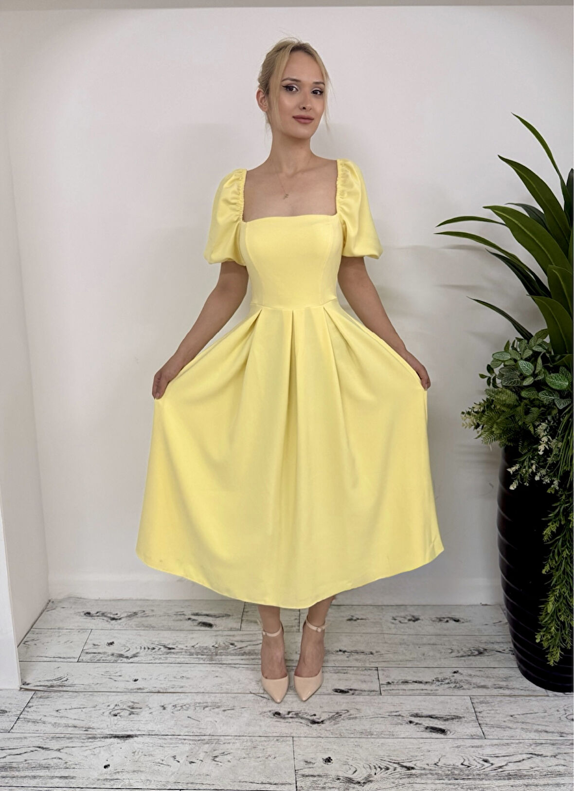 Yaka kenarı ve Kol Ağzı Lastikli Balon Kol Eteği Pileli Midi Elbise