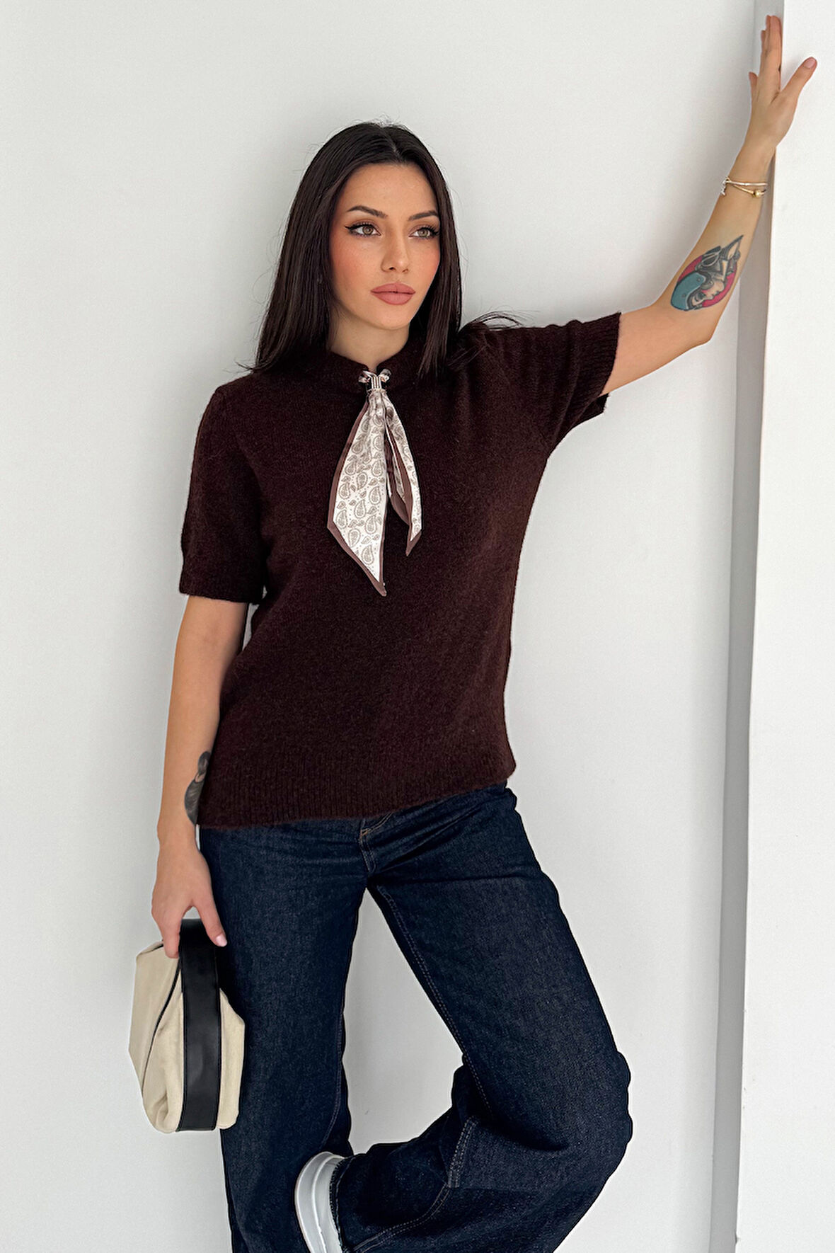 Kadın Kısa Kollu Fular Detaylı Triko Kazak – Soft Elegance