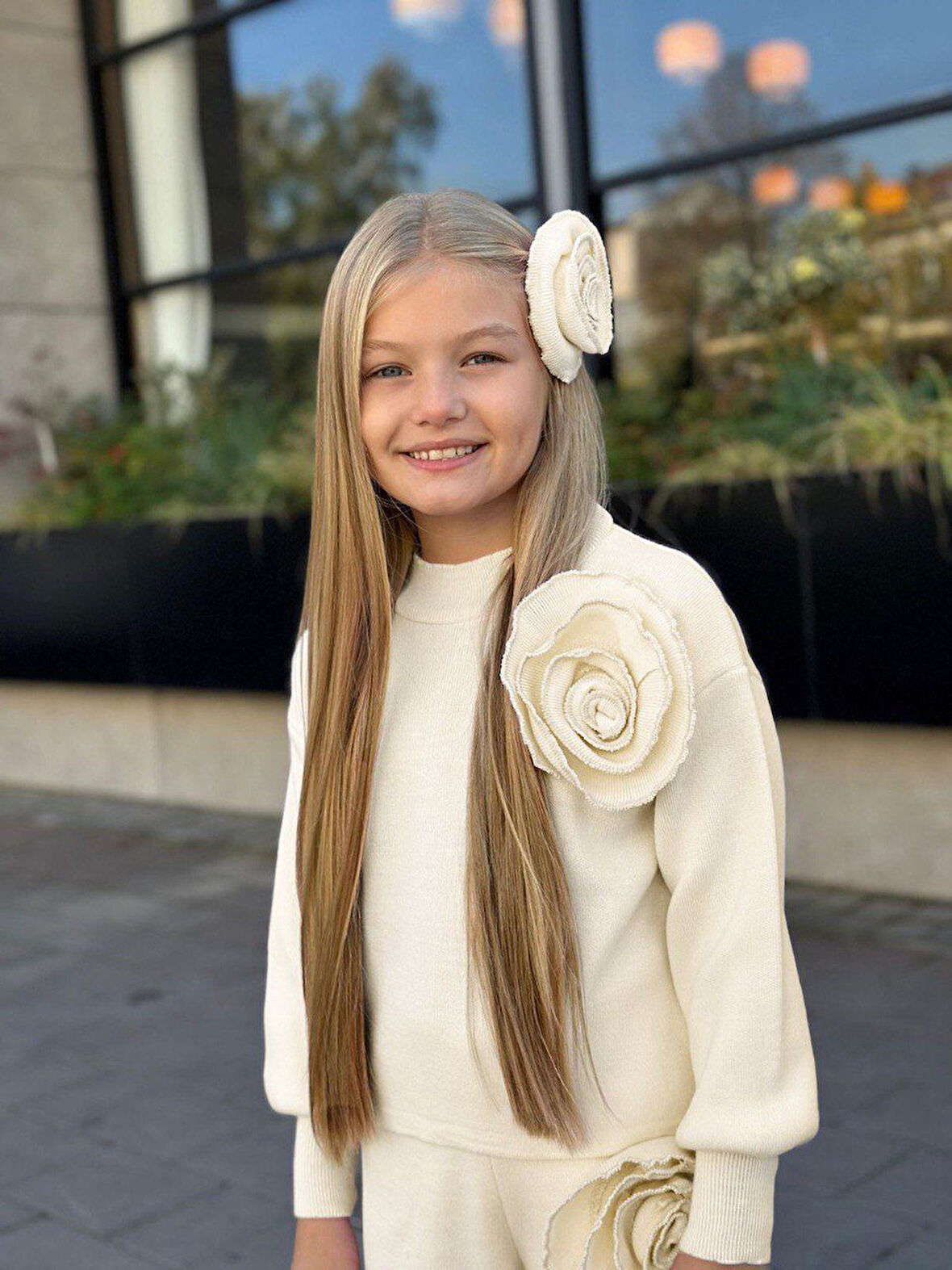 Gül Detaylı Kız Çocuk Triko Takım - 3 PARÇA – Üst + Pantolon + Saç Aksesuarı - 3/12 Yaş - 31581