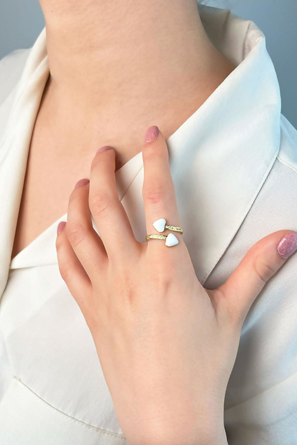 Kalpli Asimetrik Yüzük - Beyaz