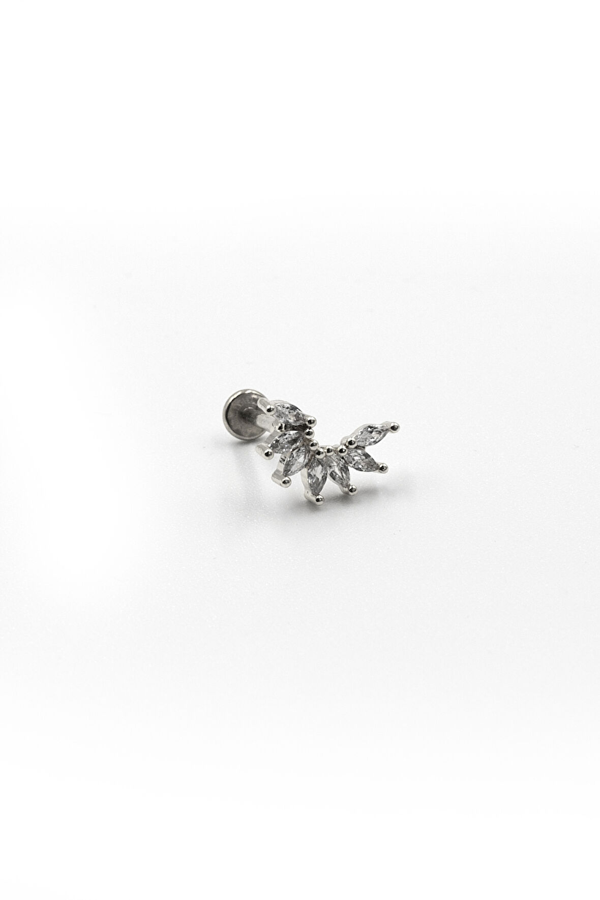 Çoklu Taş Detaylı Gümüş Tragus Piercing – Helix Uyumlu Anti Alerjik