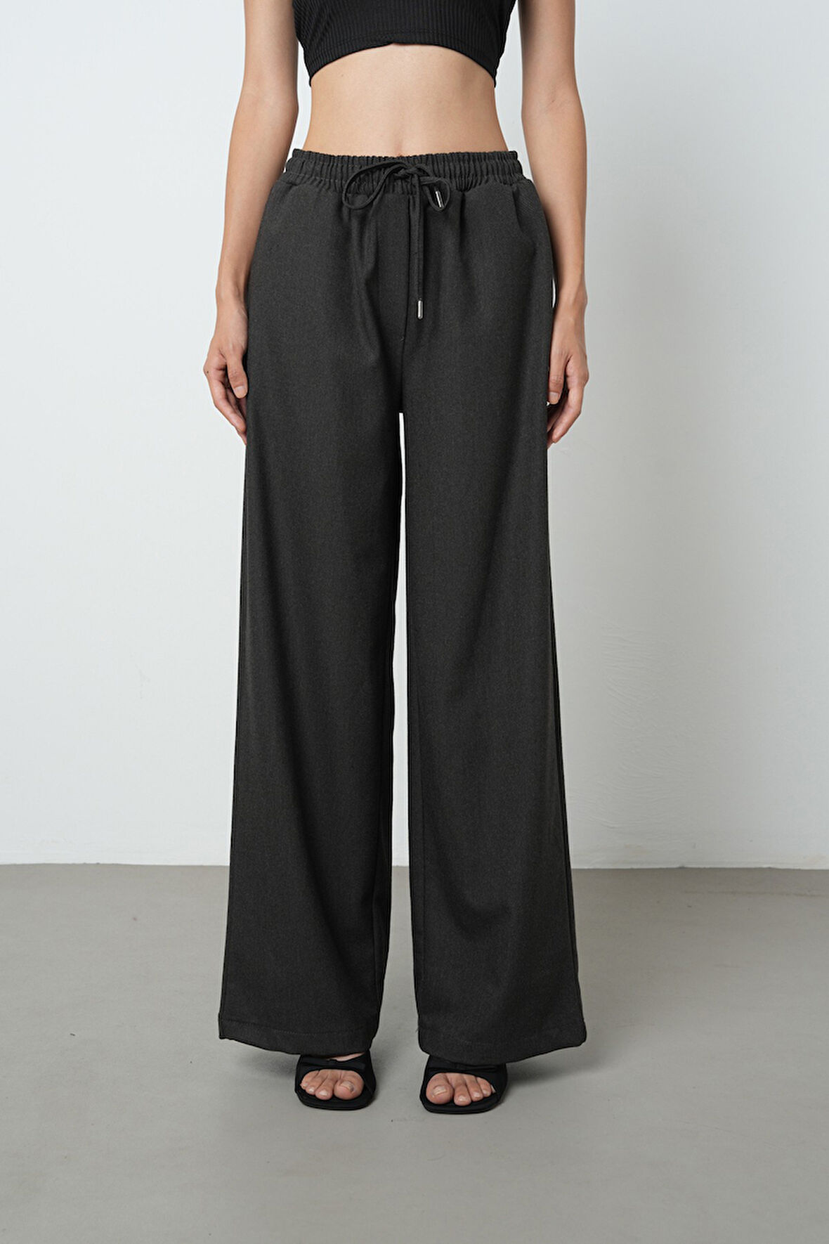 Kadın Düz Renk Kumaş Bol Paça Beli Lastikli Pantolon