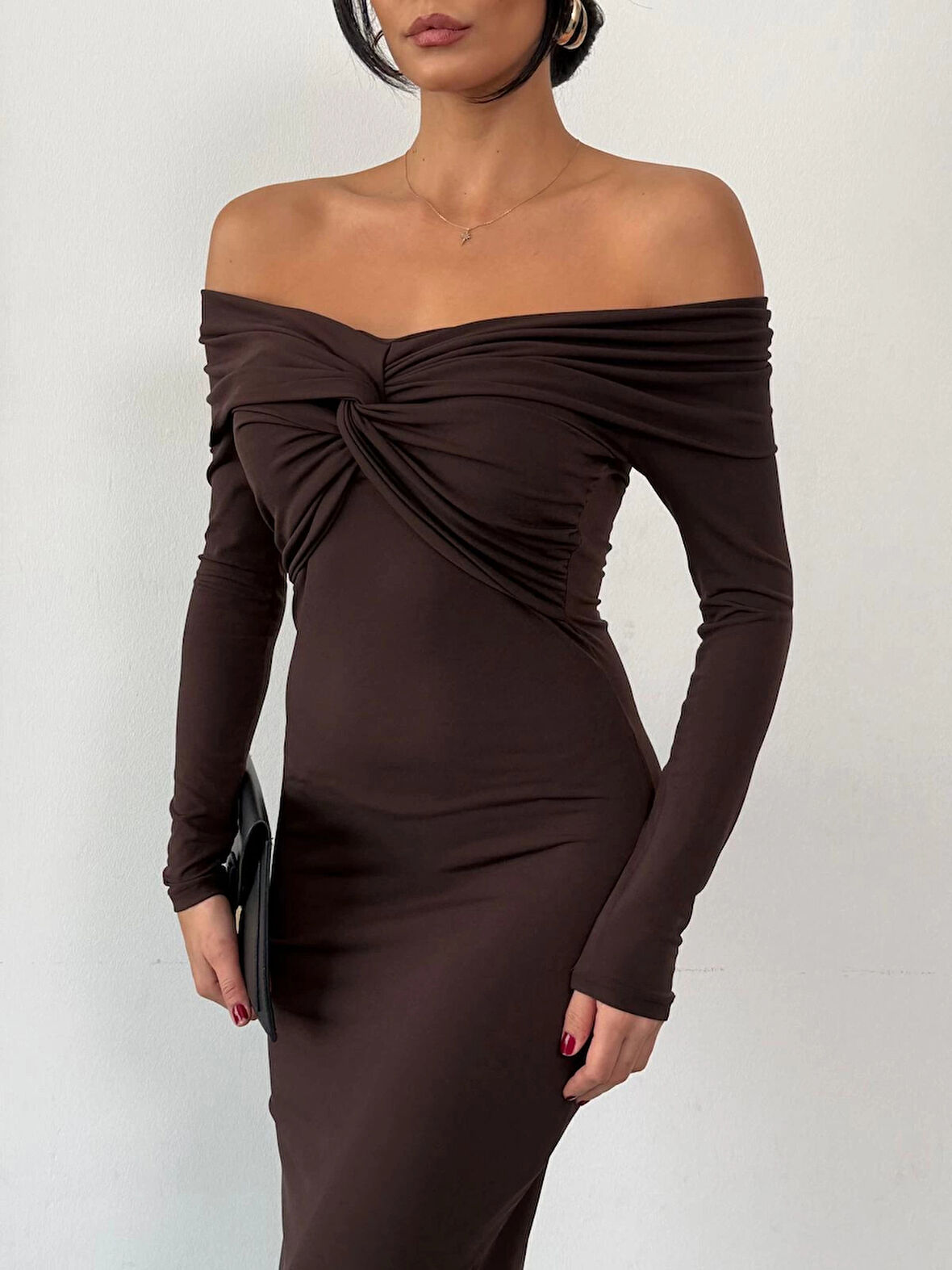 Kadın Kahverengi Madonna Yaka Düğümlü Uzun Kollu Midi Boy Elbise