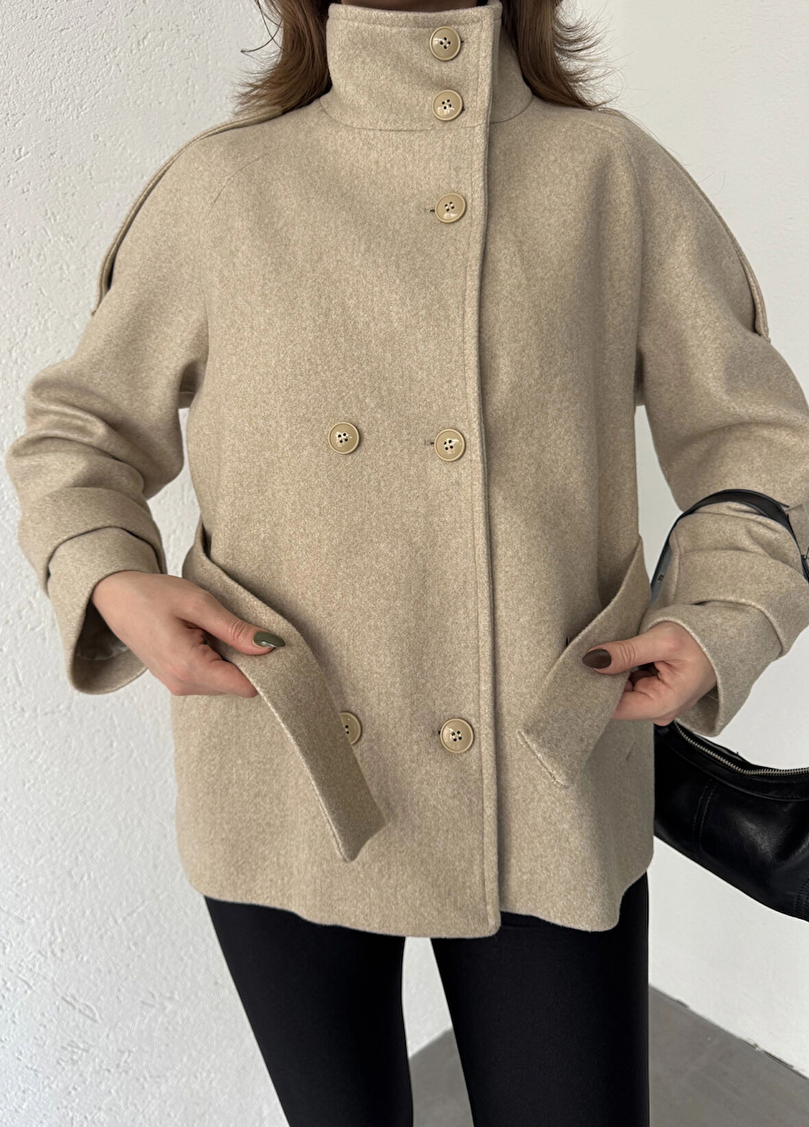 Krem Kruvaze Boğazlı Dik Yaka Düğmeli Apoletli Kaşe Kaban Mont