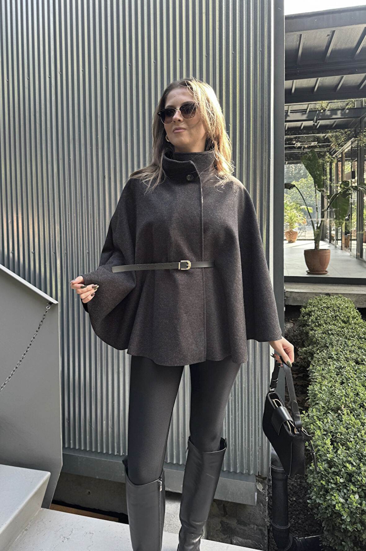 Kadın Antrasit Kemerli Dik Yaka Düğmeli Kaşe Pelerin Panço